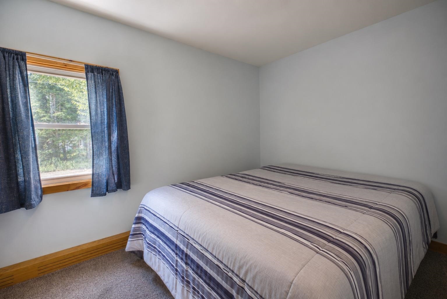 98 Thibodeau Ln, Tamworth, NH 03886