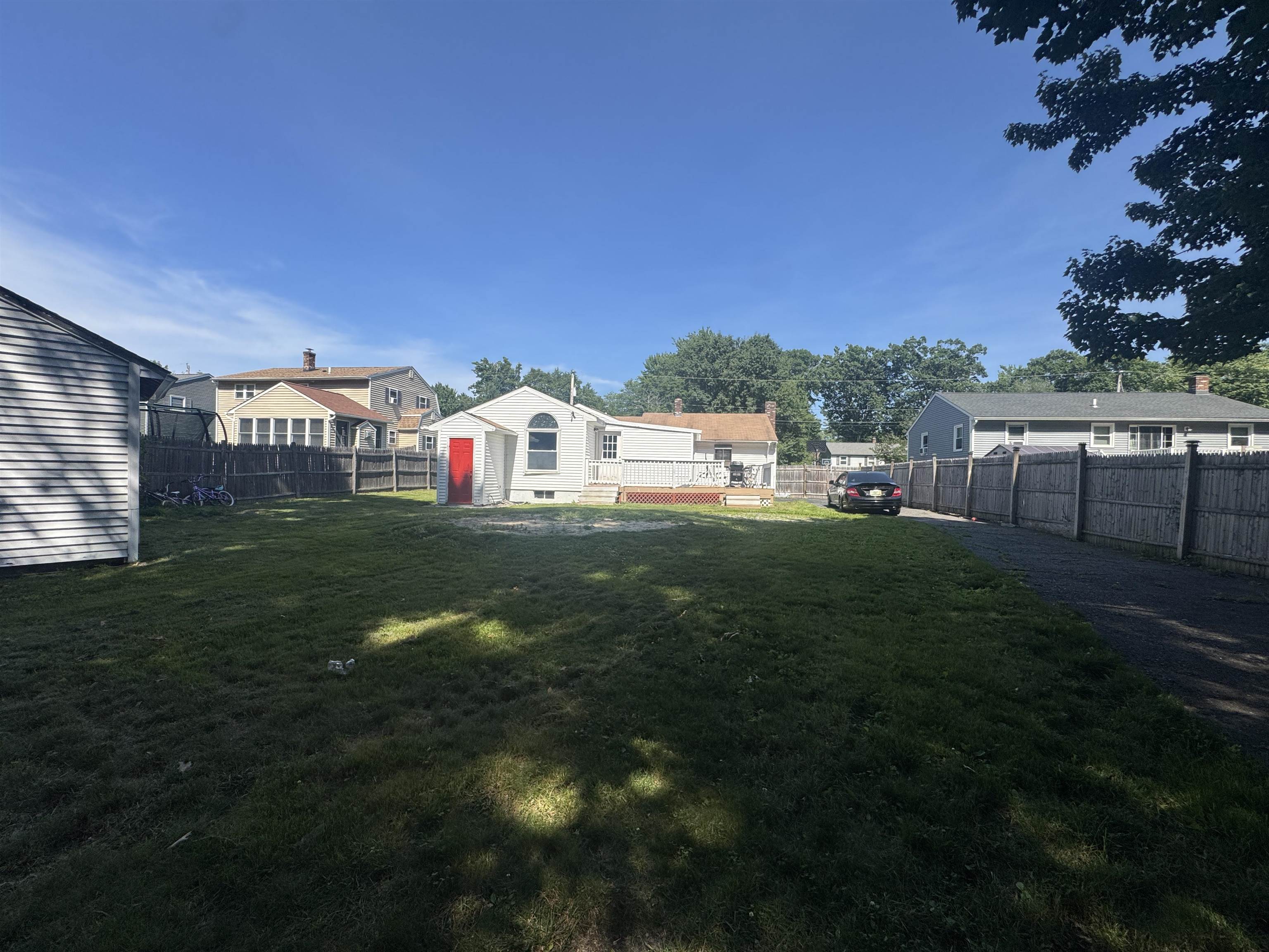 141 Hoyt St, Manchester, NH 03103