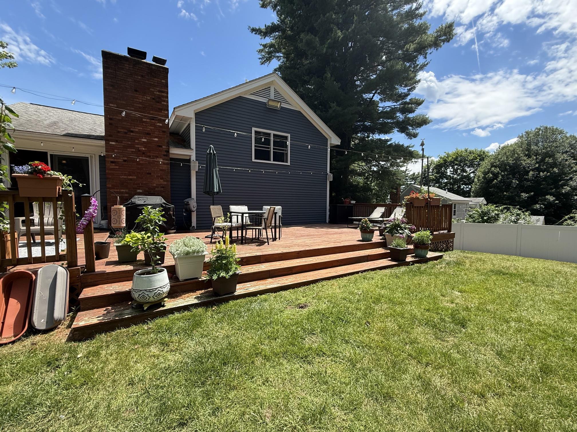 26 Pheasant Ln, Manchester, NH 03109