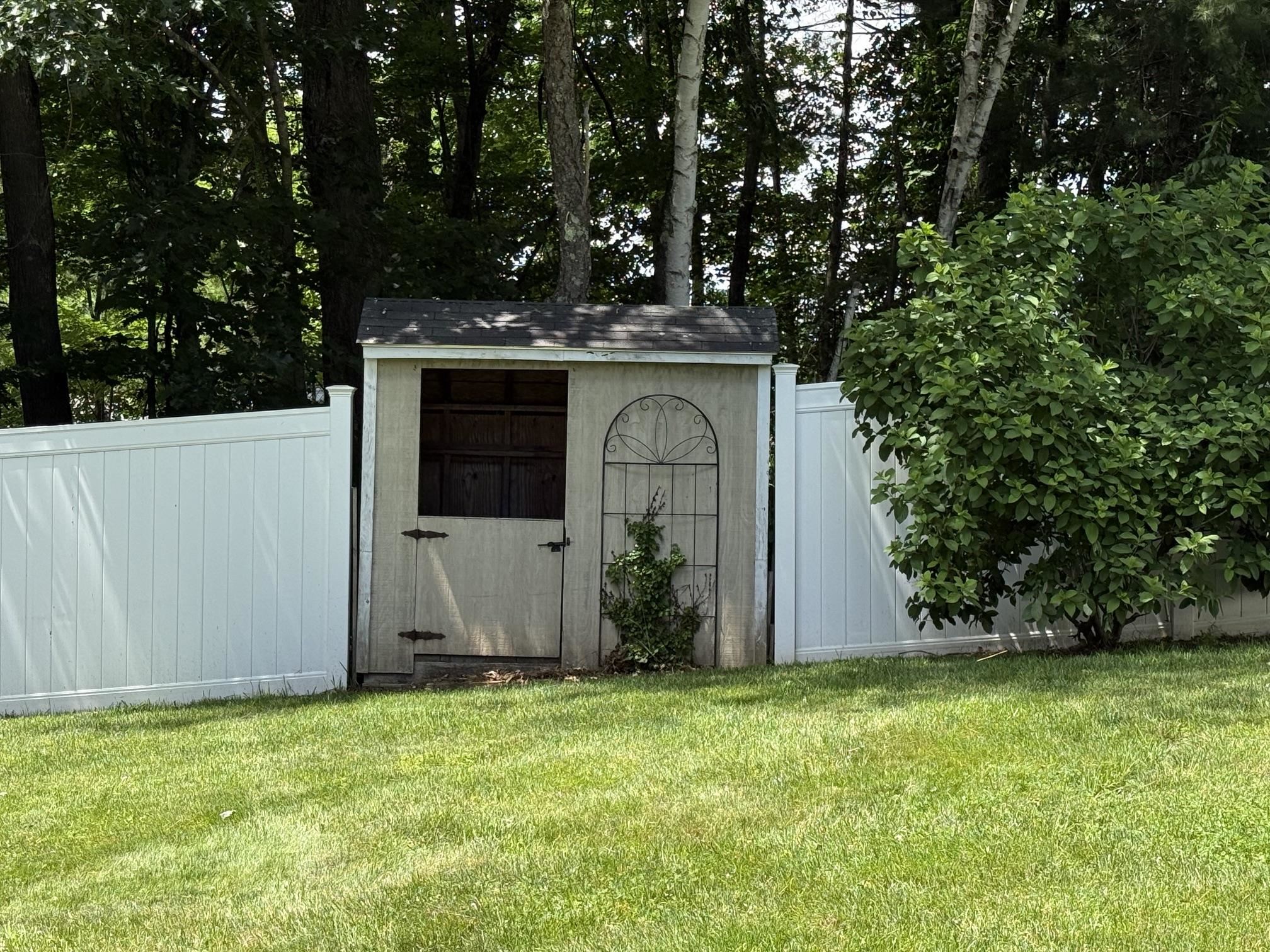 26 Pheasant Ln, Manchester, NH 03109