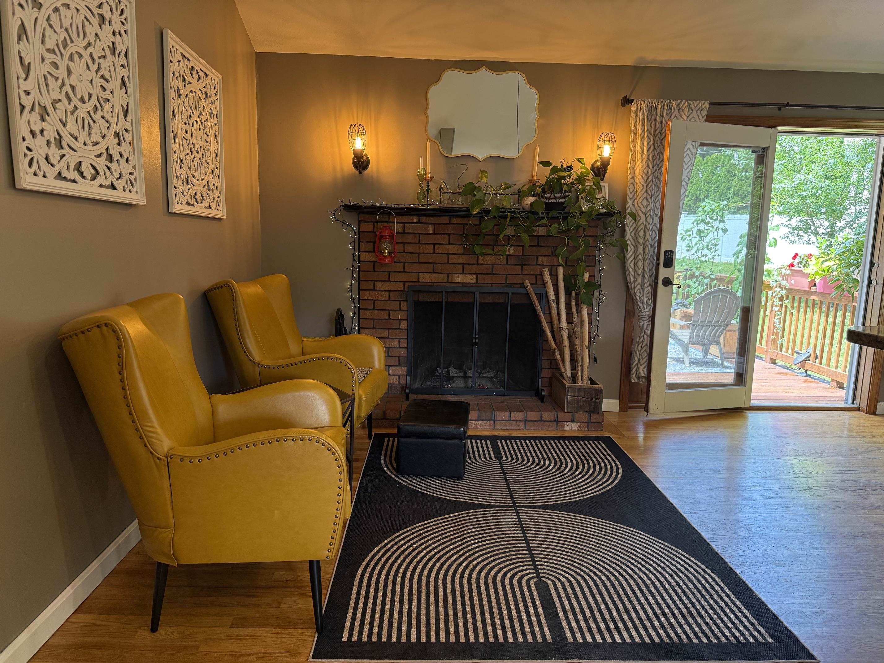 26 Pheasant Ln, Manchester, NH 03109