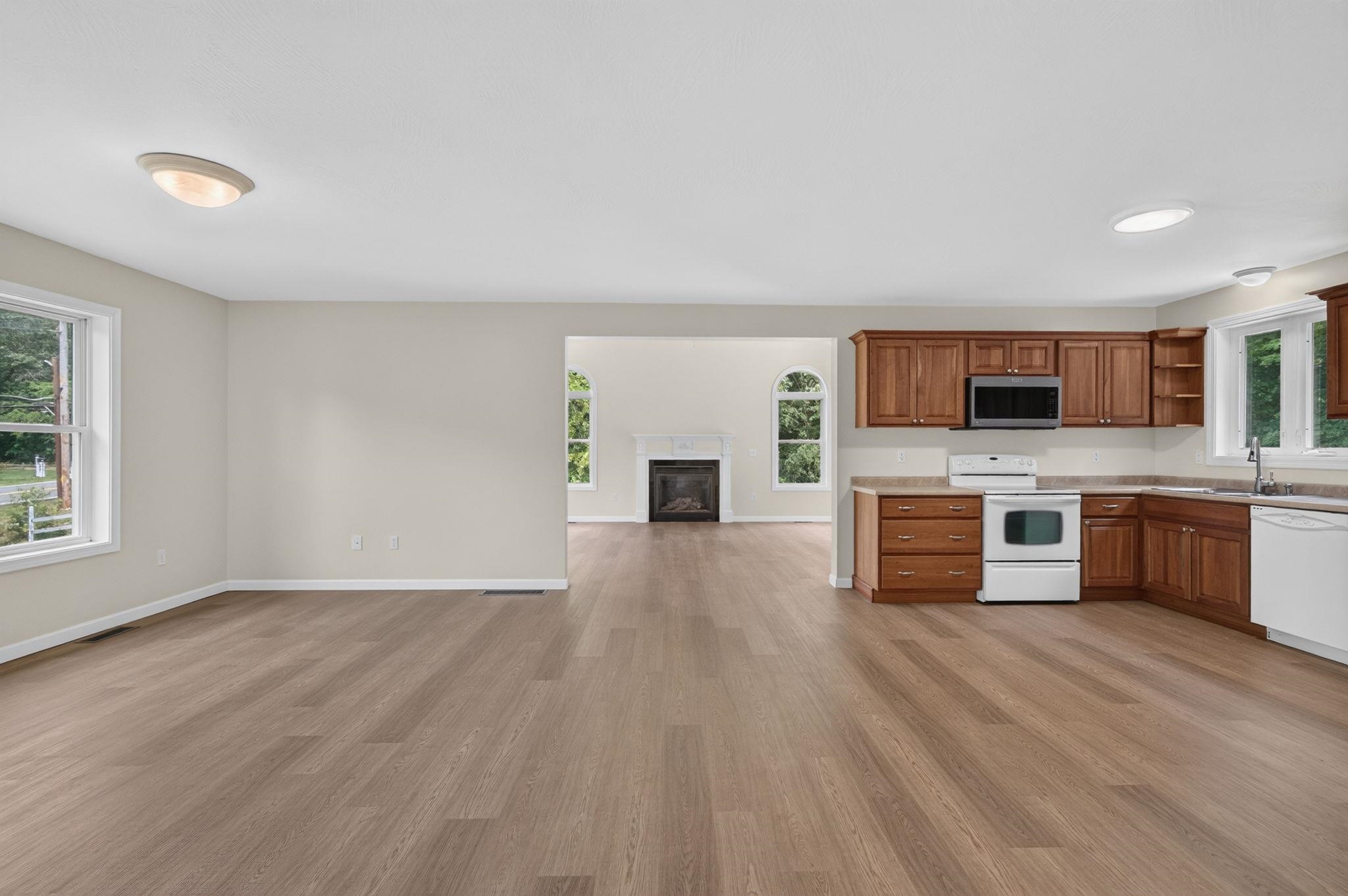 129 East Main St, Hampstead, NH 03826