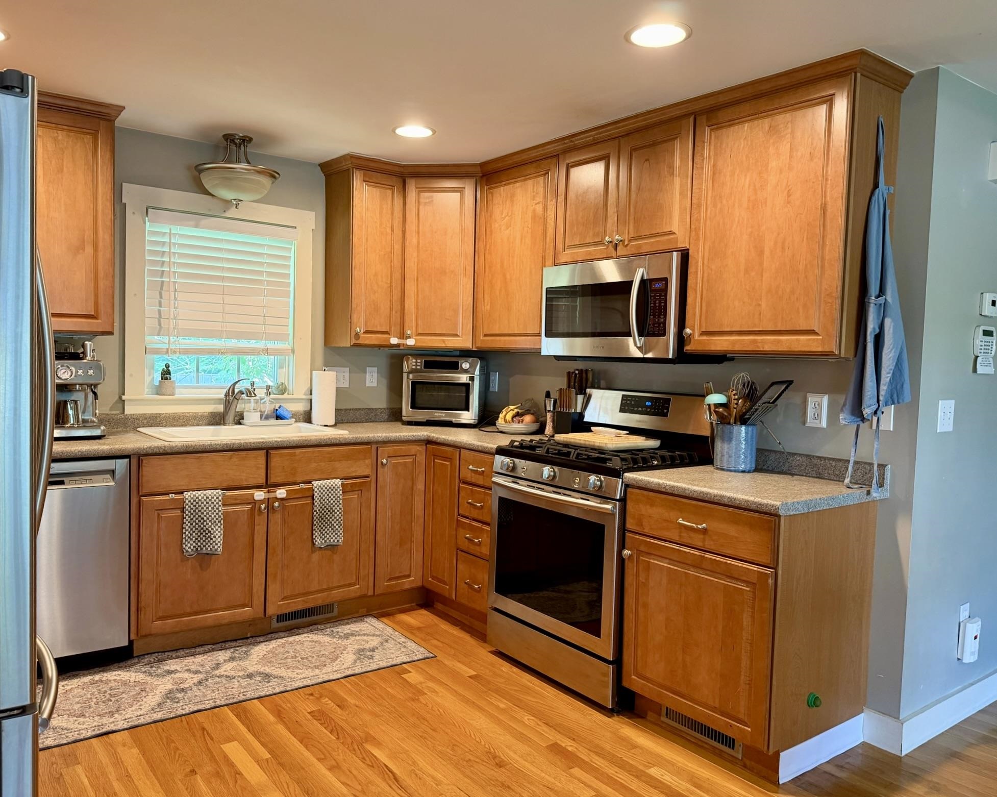 10 Ruth Ln, Hampton, NH 03842