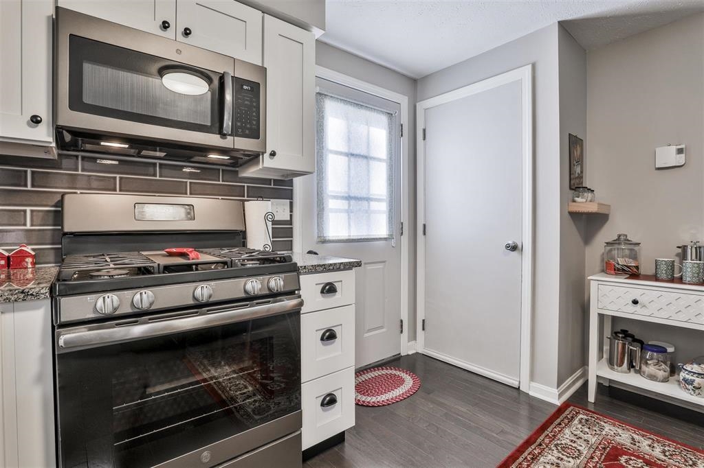 2 Fieldstone Dr, Derry, NH 03038