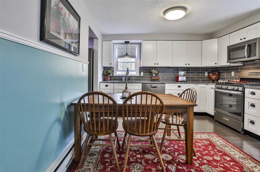 2 Fieldstone Dr, Derry, NH 03038