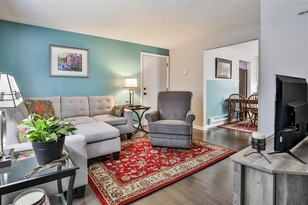 2 Fieldstone Dr, Derry, NH 03038