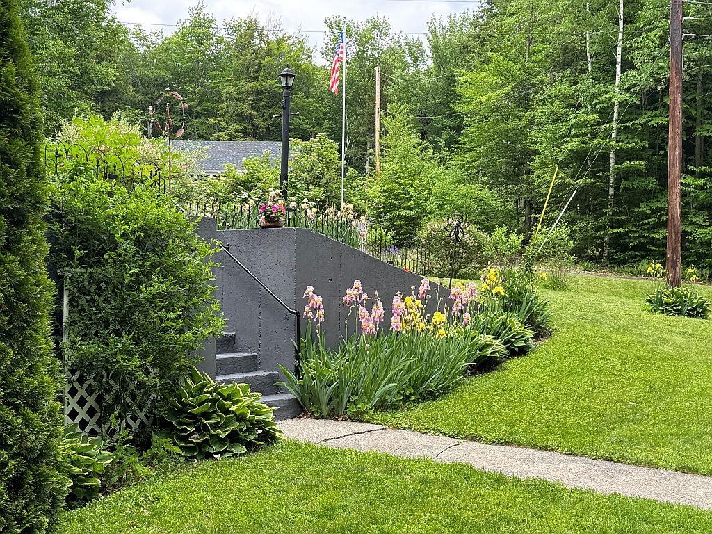 67 Mansion Hill Dr, Lincoln, NH 03251