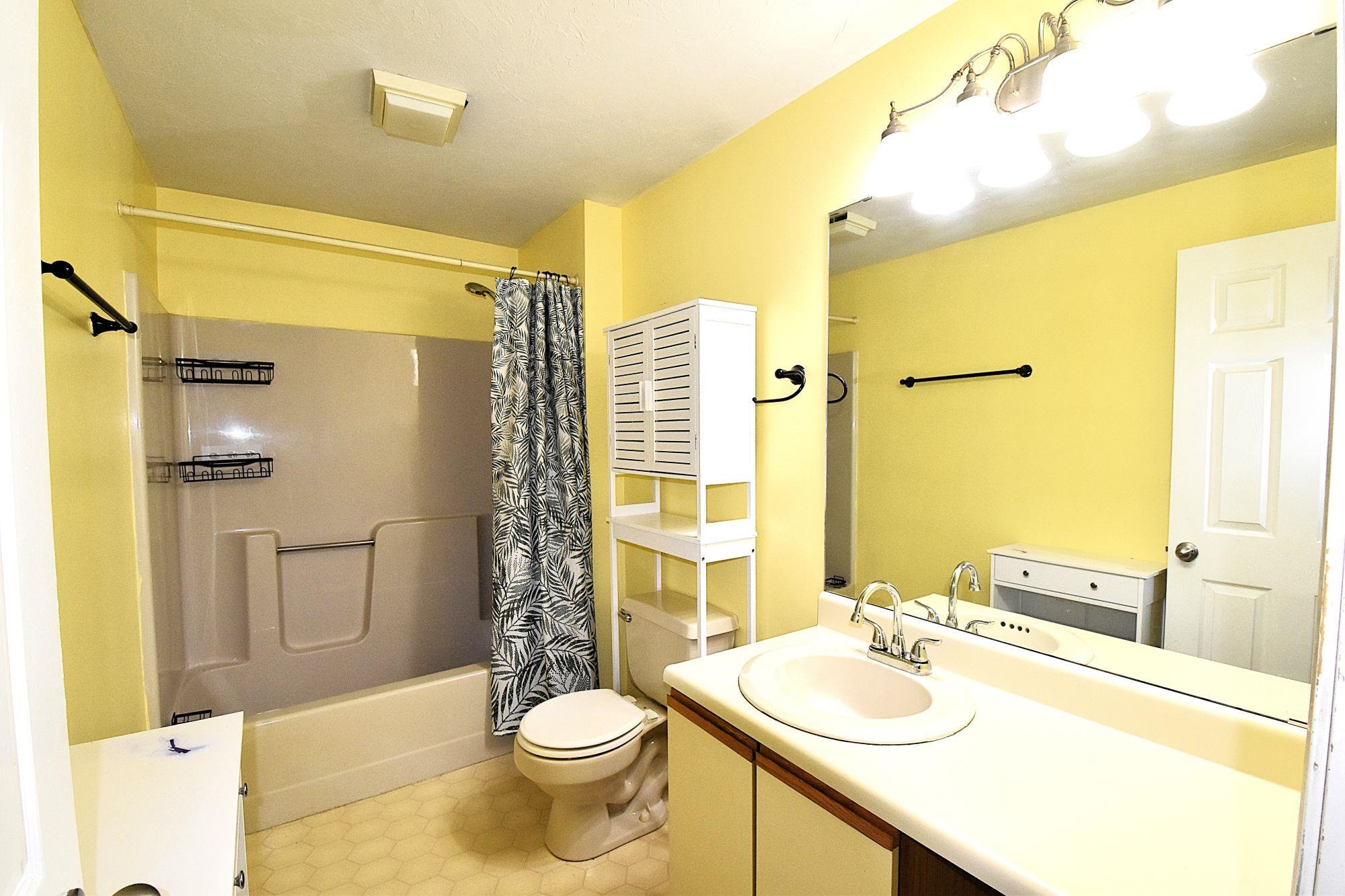 210 Circle Rd #3, Manchester, NH 03103