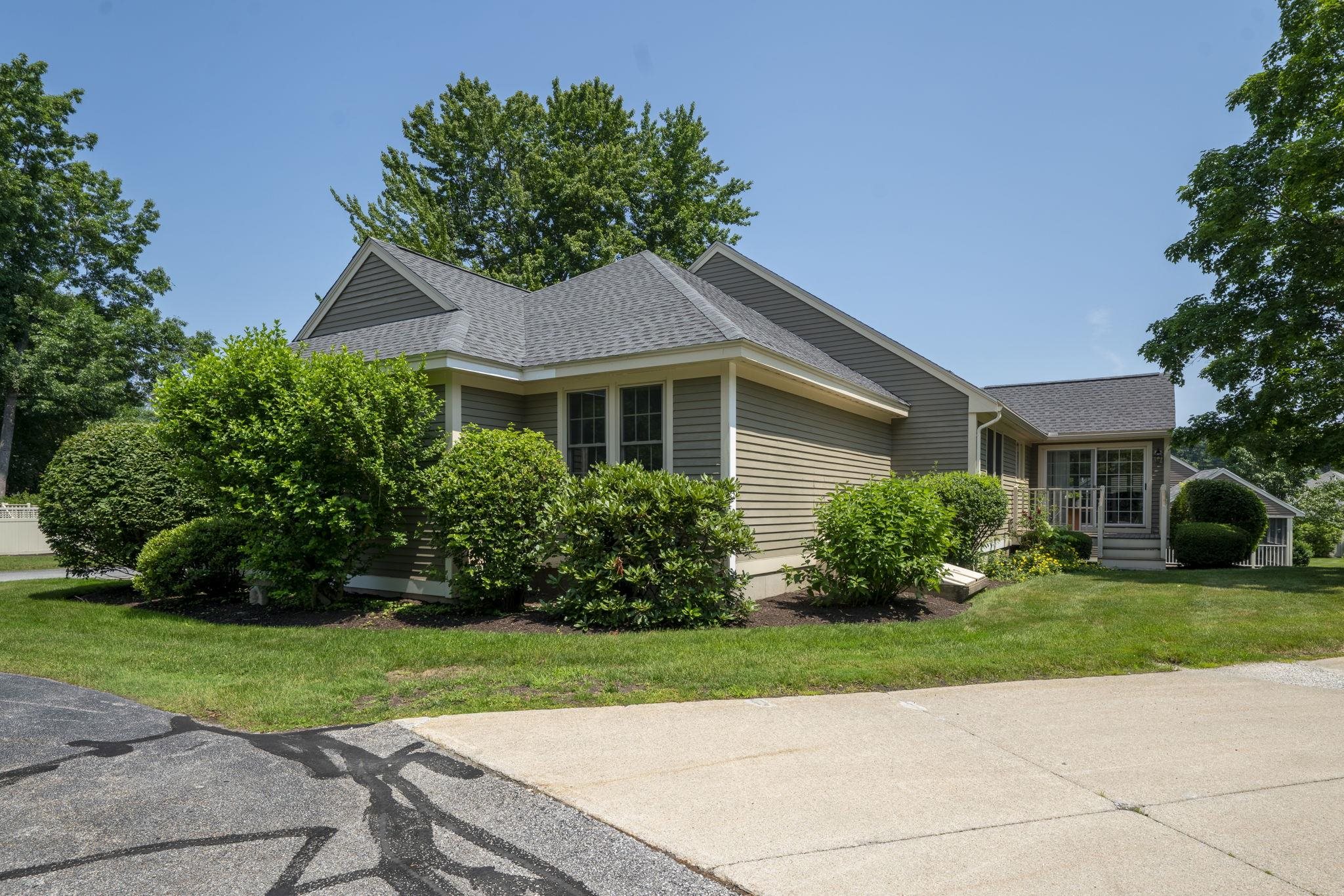 16 Spyglass Point Cir, Bedford, NH 03110