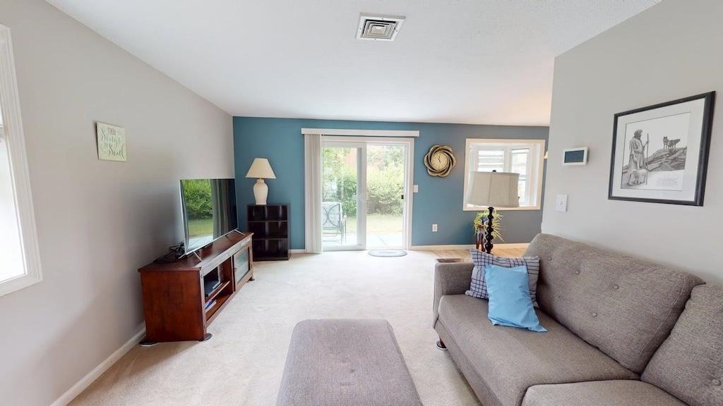 280 Stonebridge Dr, Nashua, NH 03063