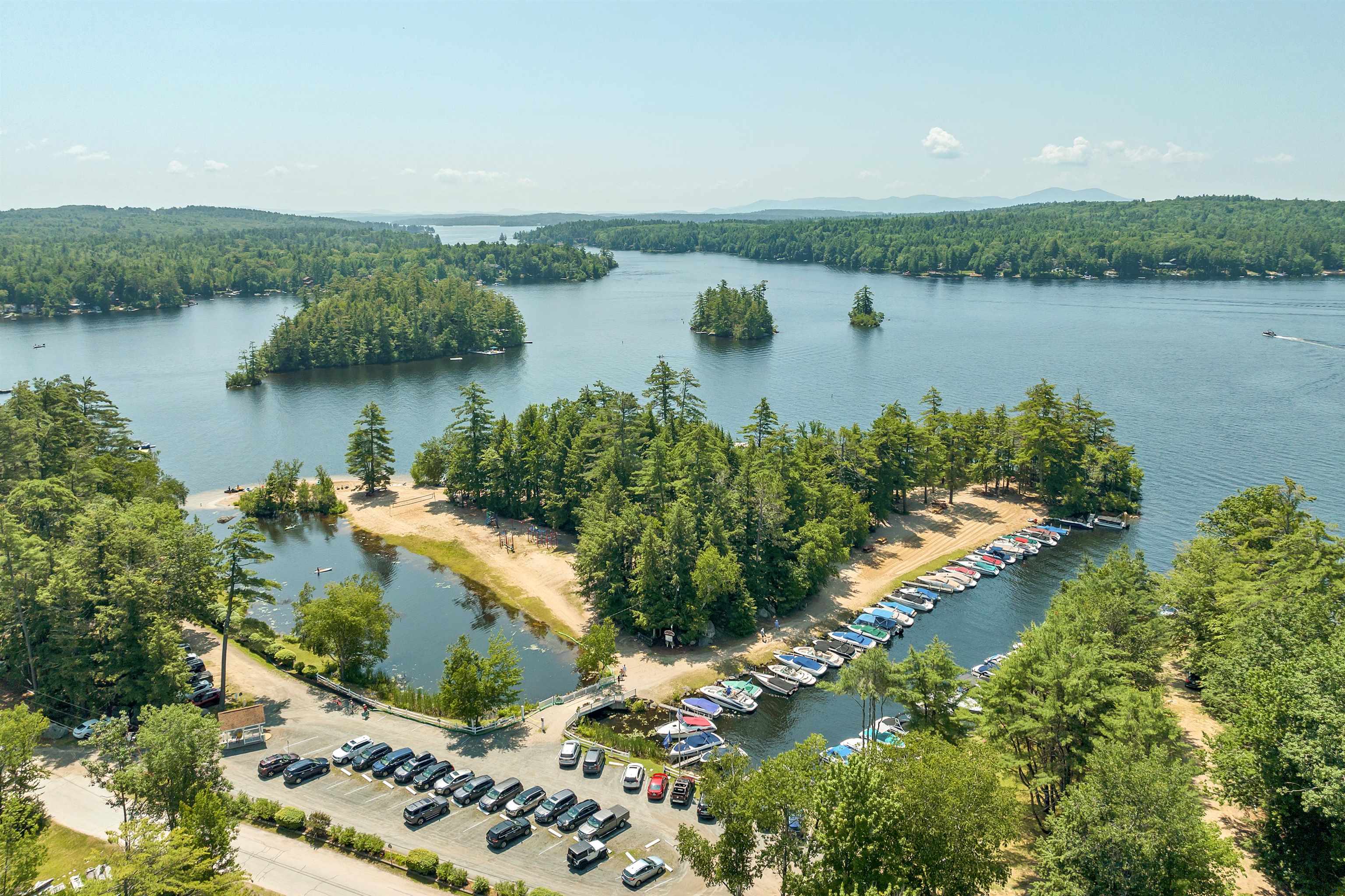28 Geneve St, Moultonborough, NH 03254