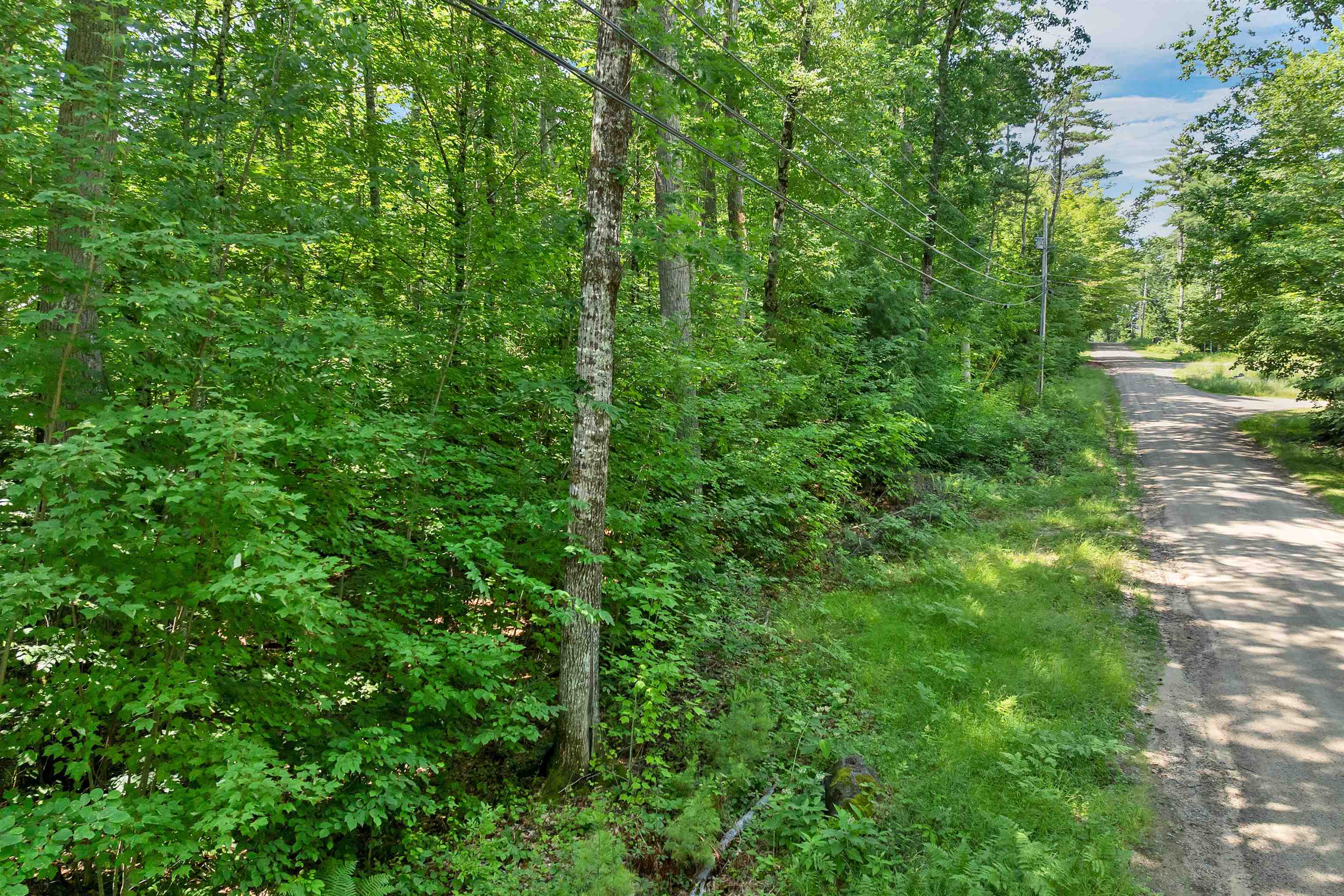 28 Geneve St, Moultonborough, NH 03254