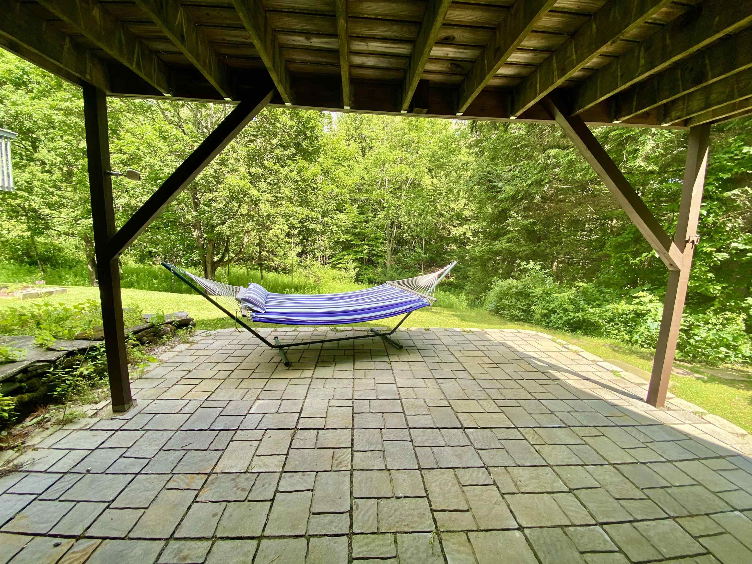 Walk- out patio 25722862