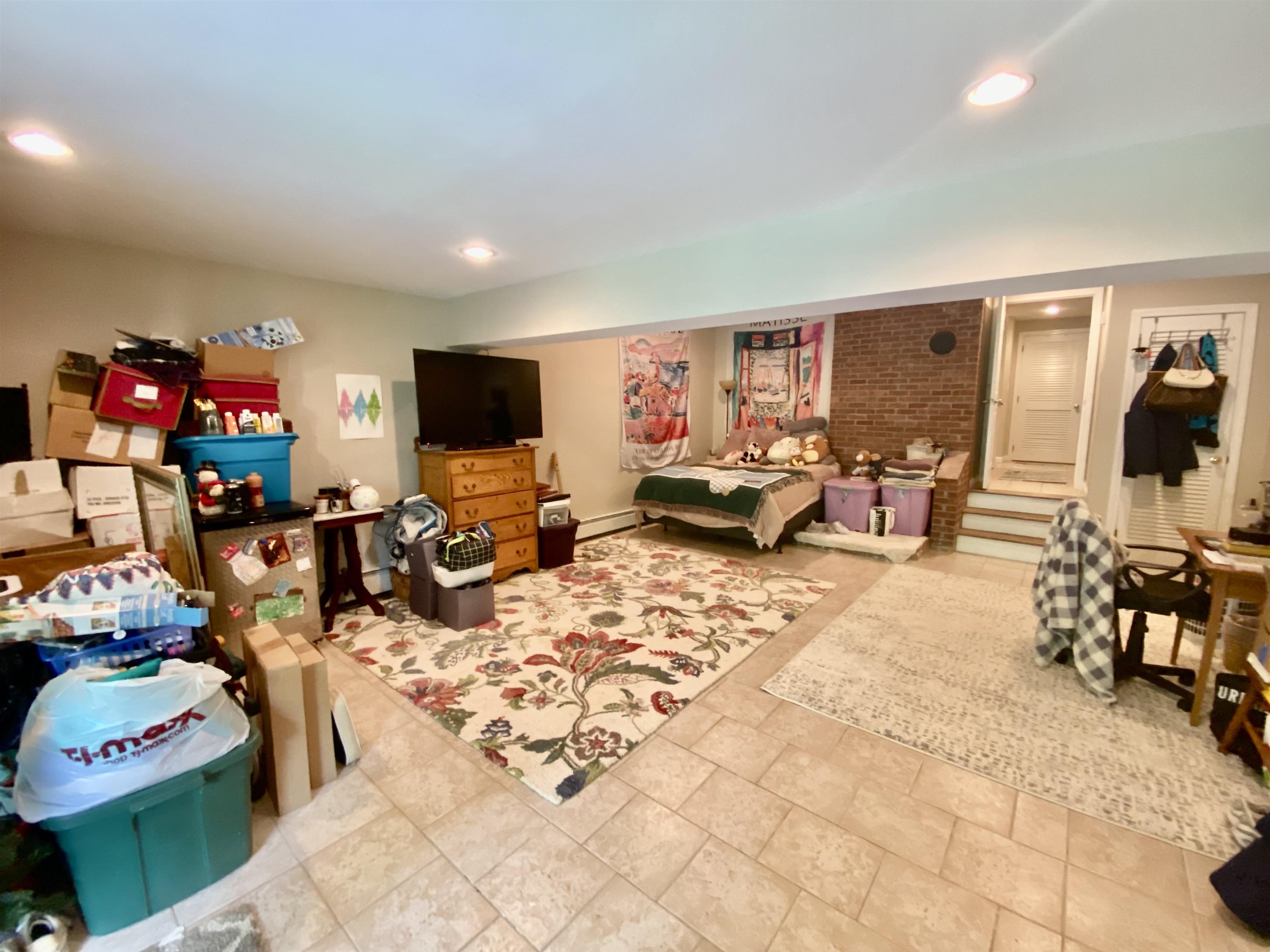 Oversized large bedroom with walkout doors 25722861