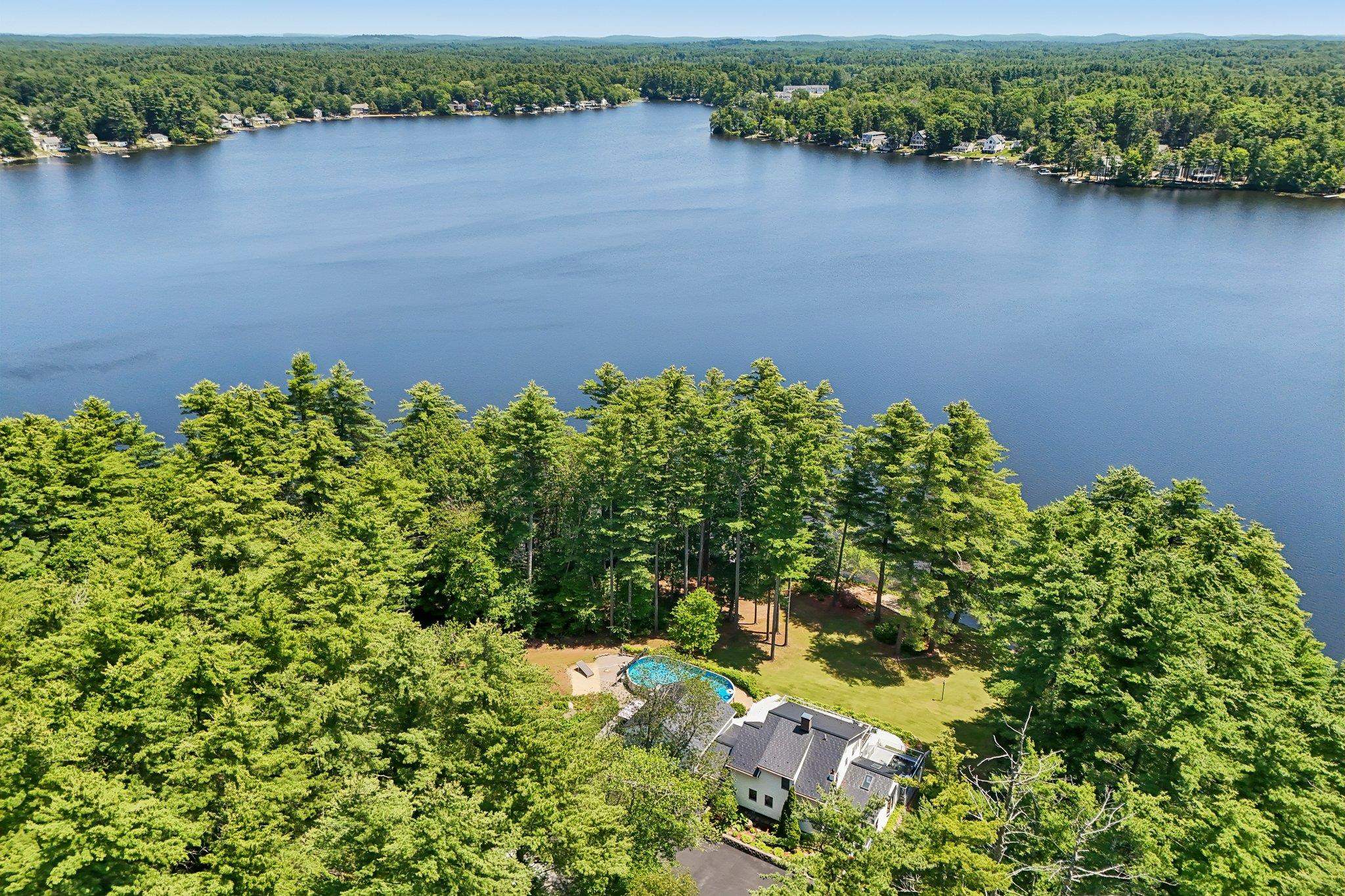 76 Holts Point Rd, Sandown, NH 03873