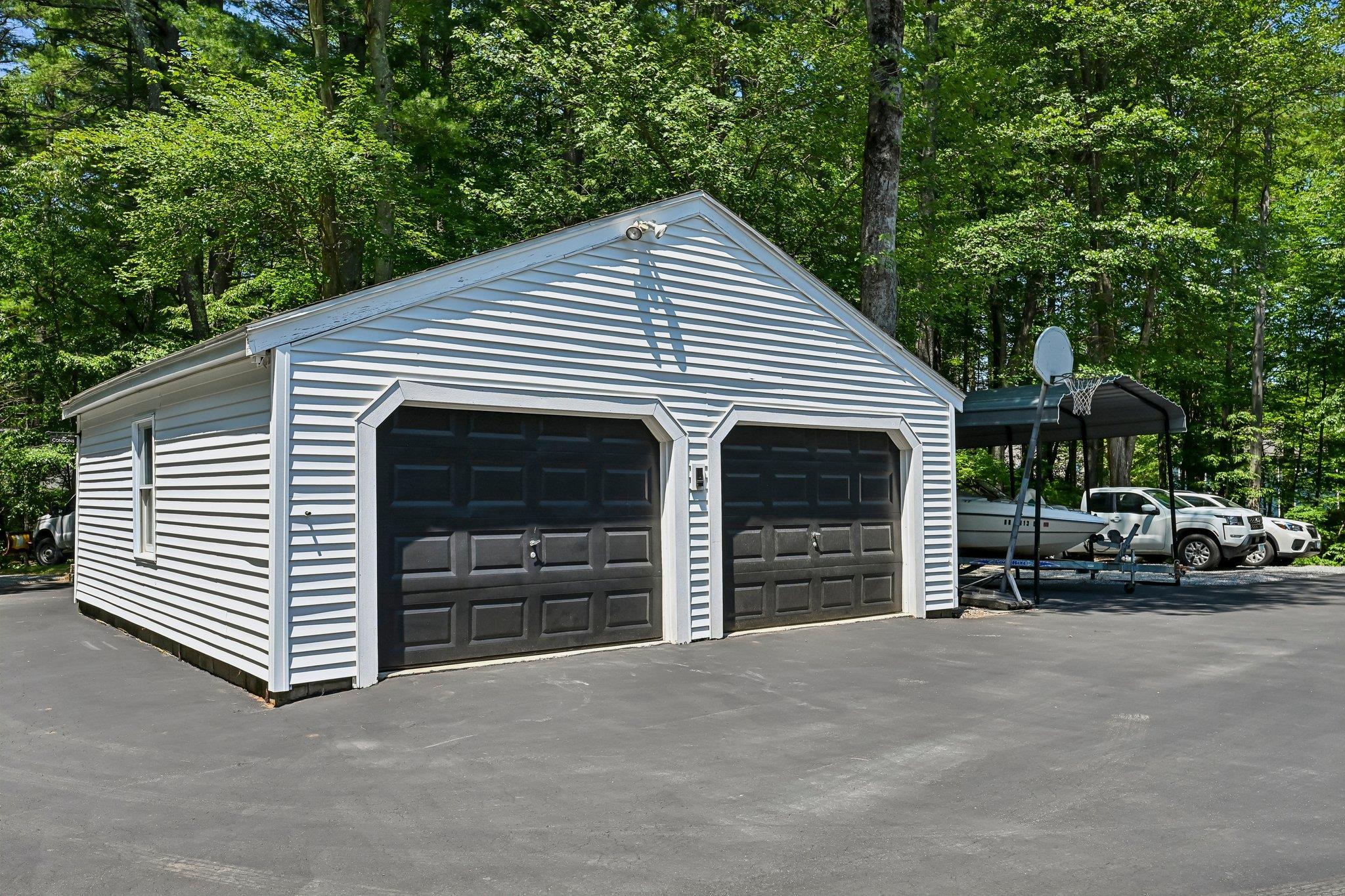 76 Holts Point Rd, Sandown, NH 03873