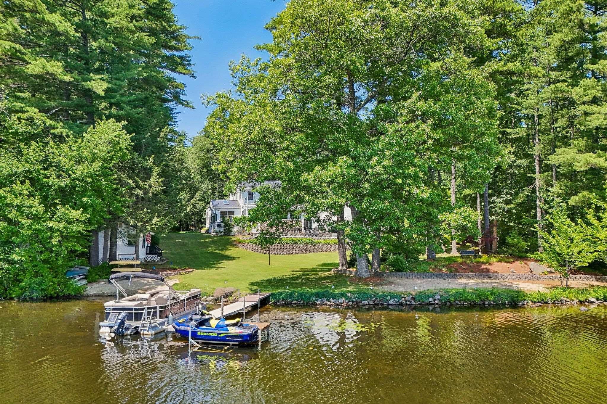 76 Holts Point Rd, Sandown, NH 03873