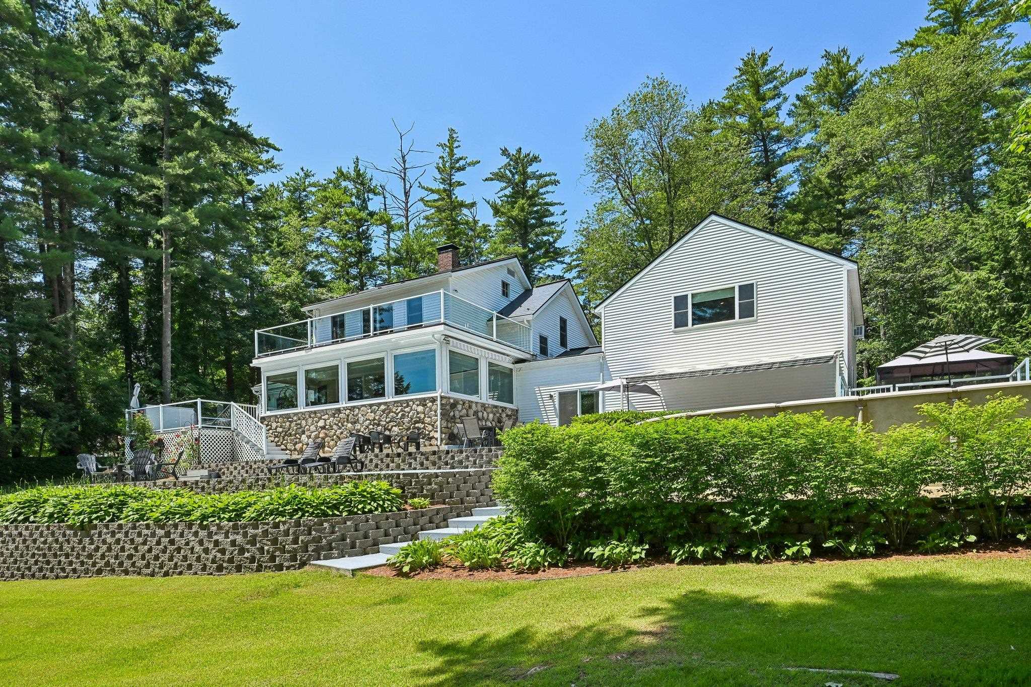 76 Holts Point Rd, Sandown, NH 03873