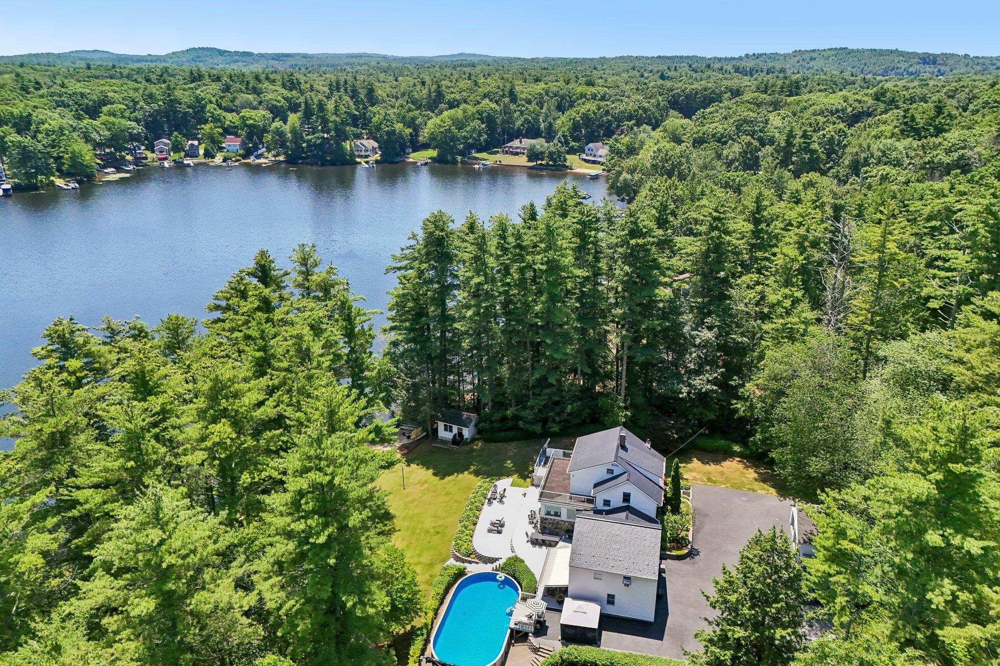 76 Holts Point Rd, Sandown, NH 03873