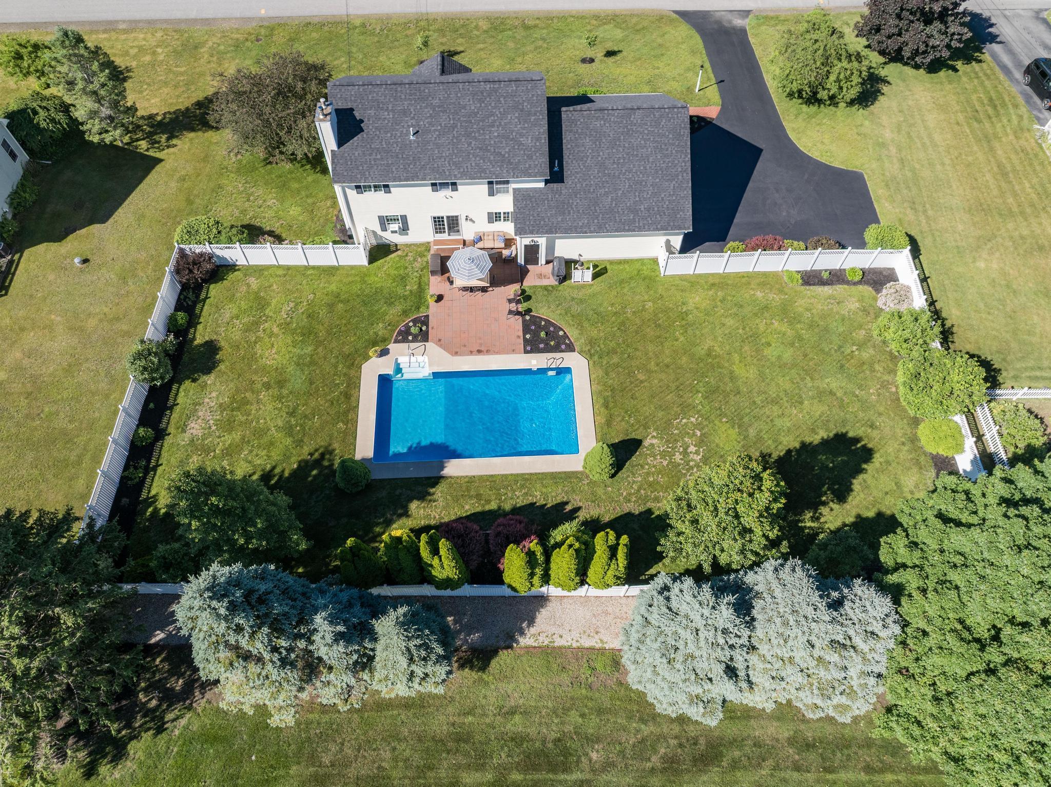 7 Lisa Ln, Rochester, NH 03868