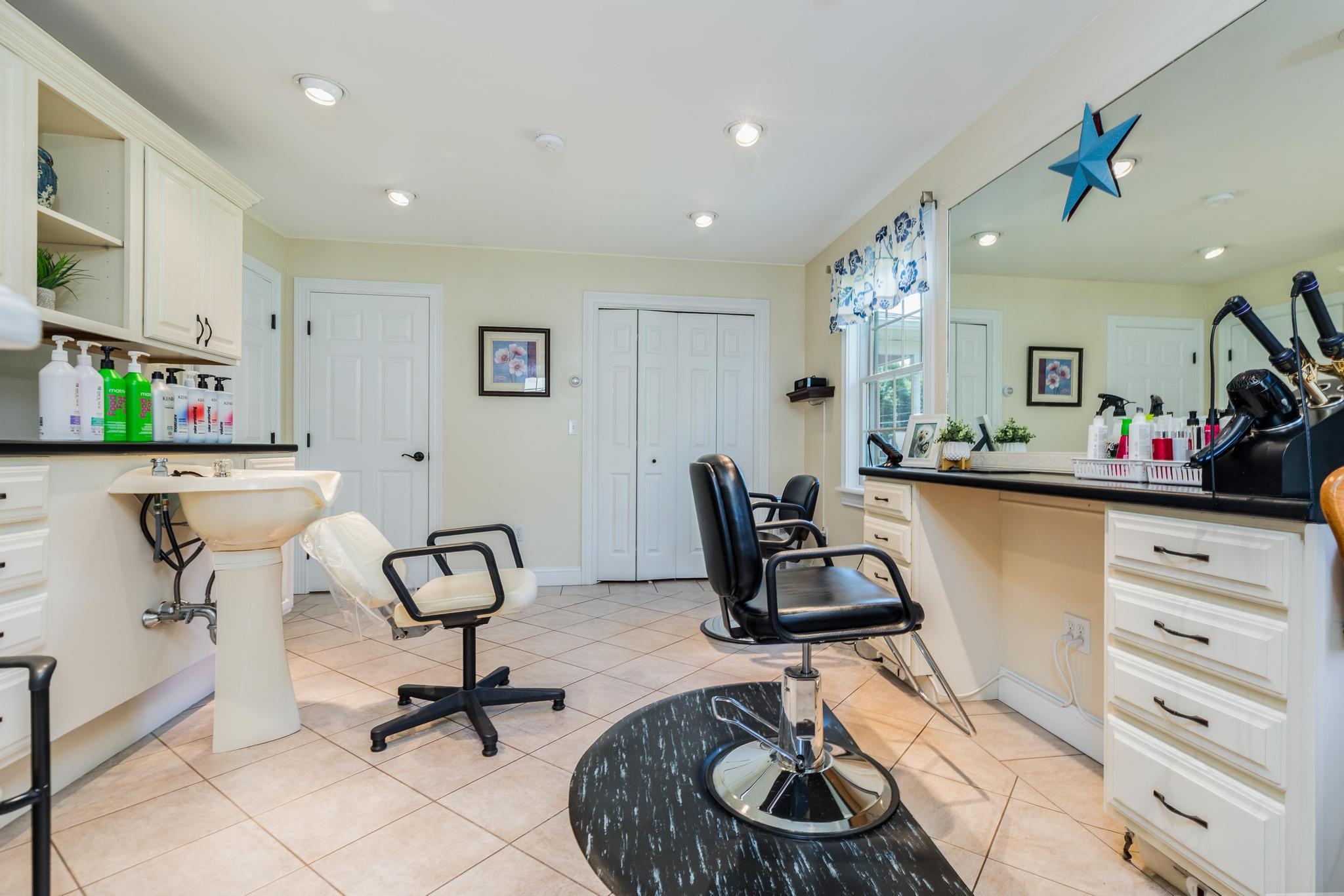 7 Lisa Ln, Rochester, NH 03868