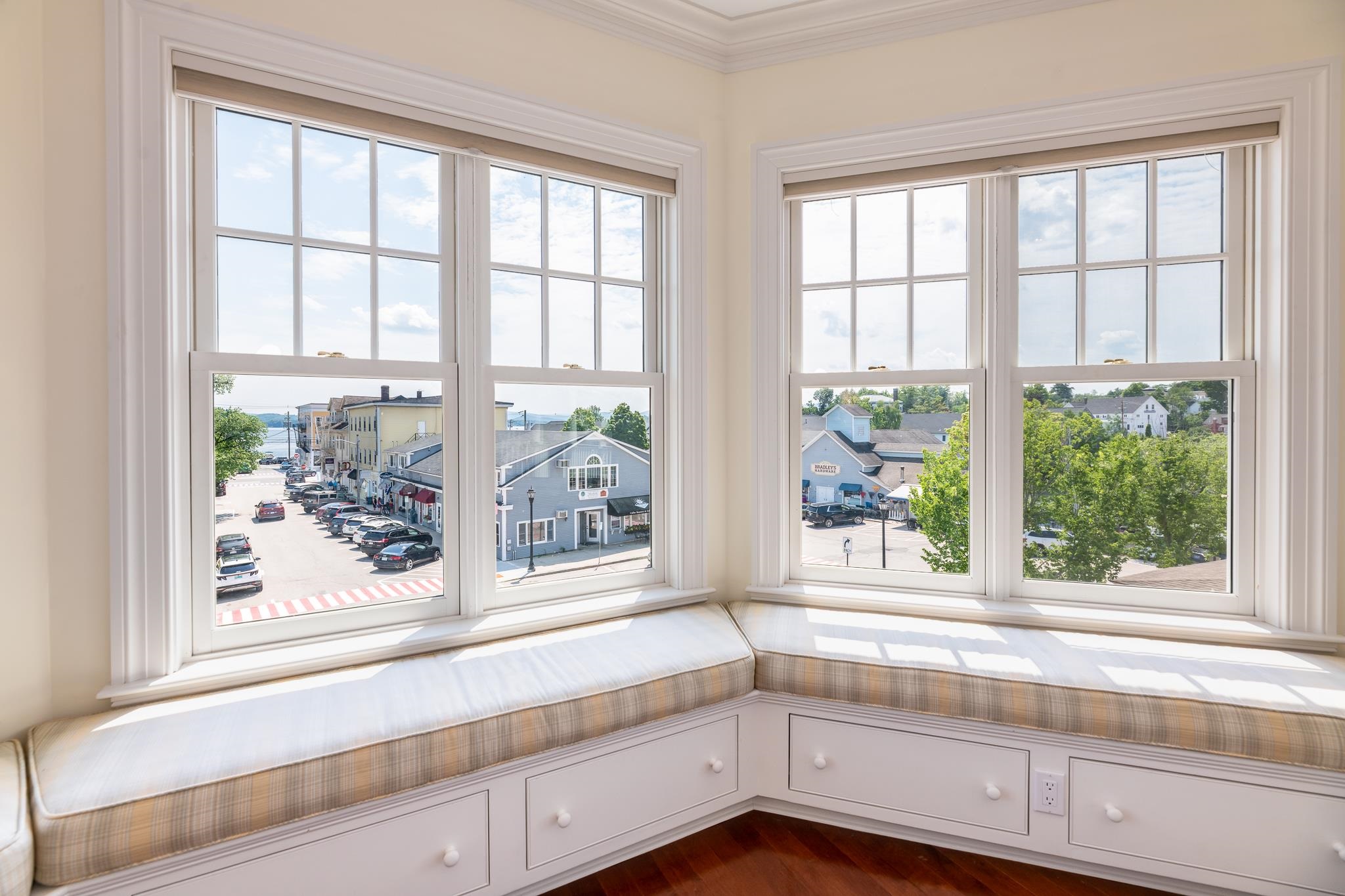61 Central Ave #4, Wolfeboro, NH 03894