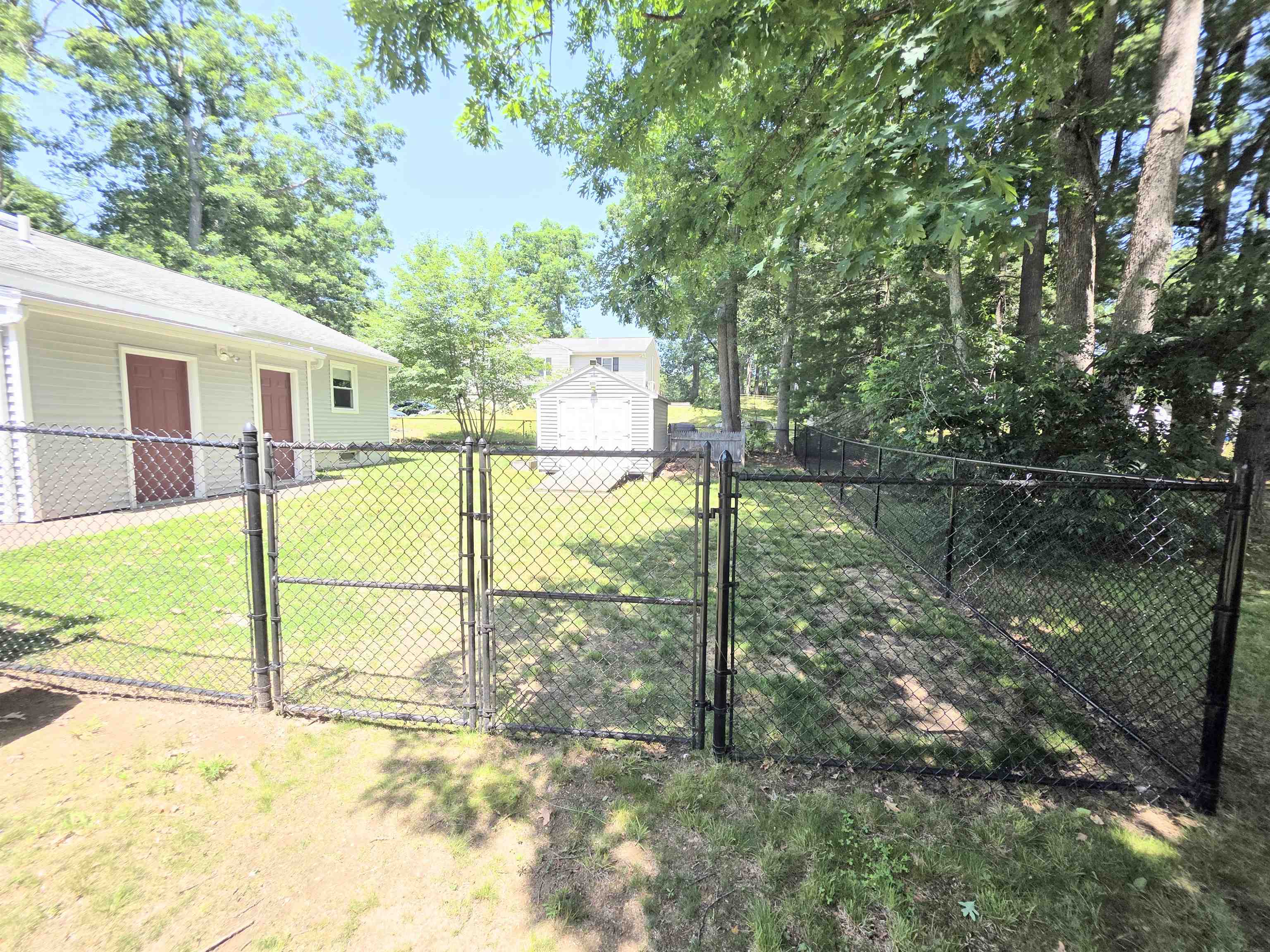 1 Greentrees Dr, Hudson, NH 03051