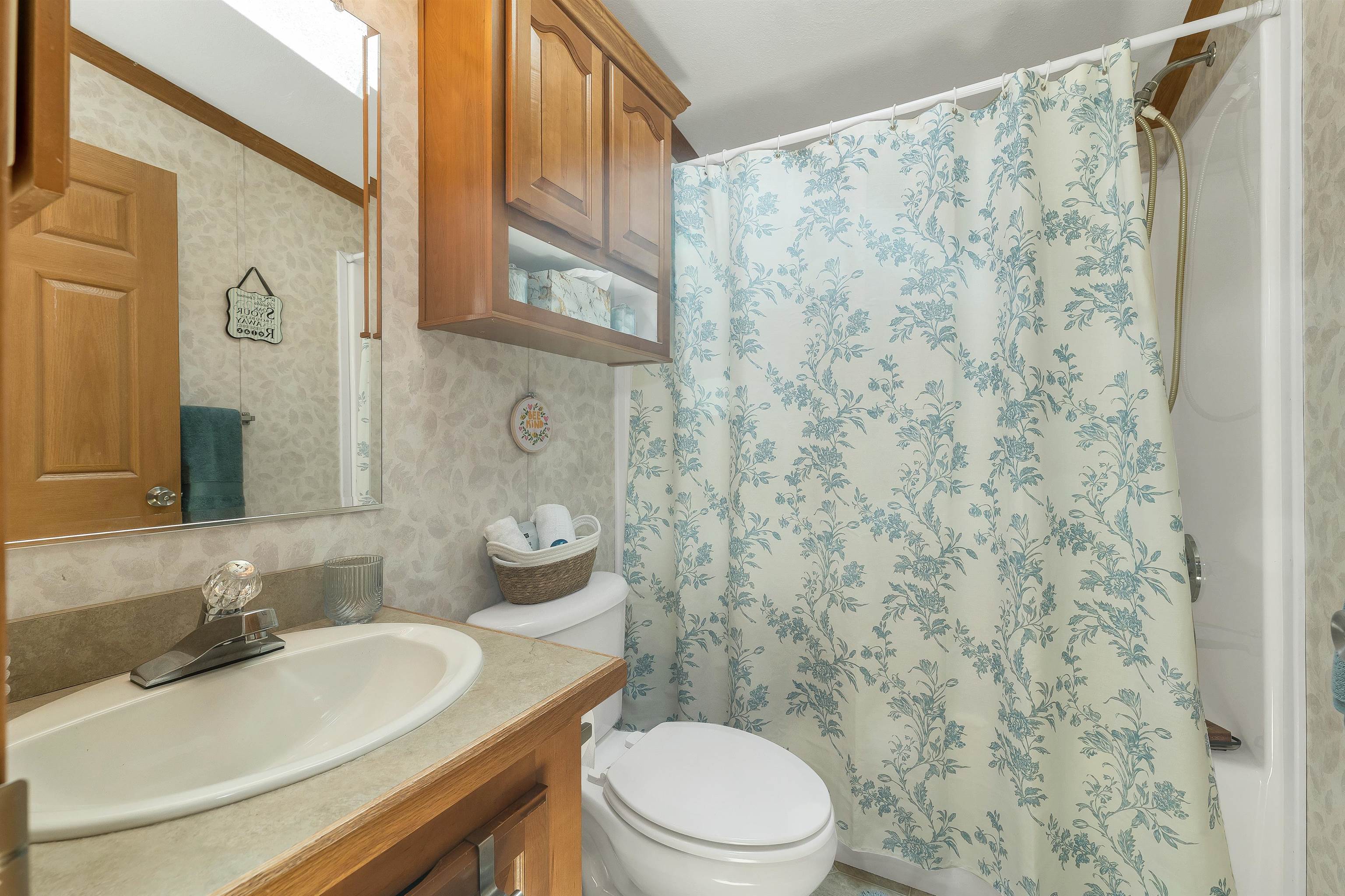 2 Lilac Dr, Rochester, NH 03867-5254