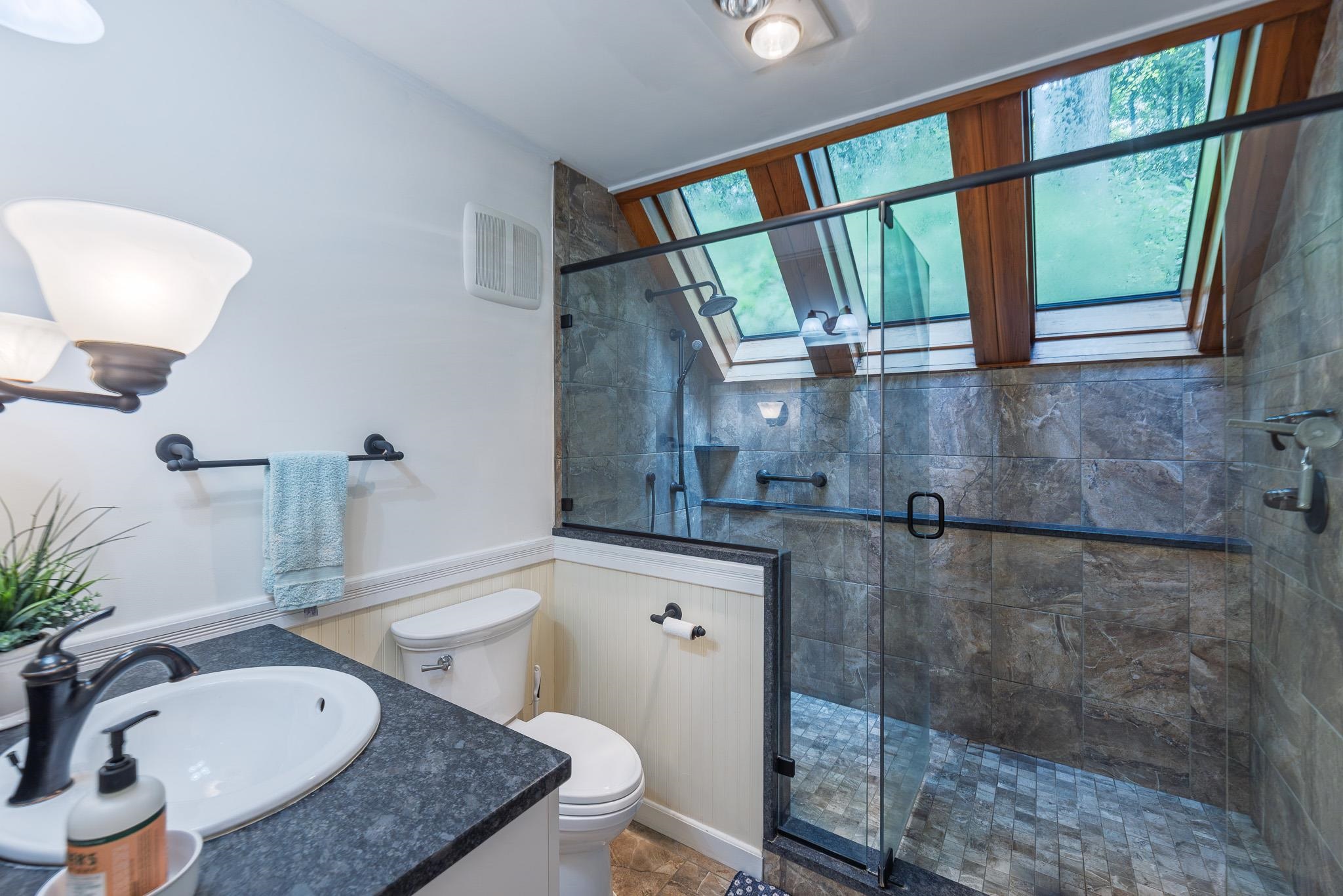 Stunning Bathroom 25692846