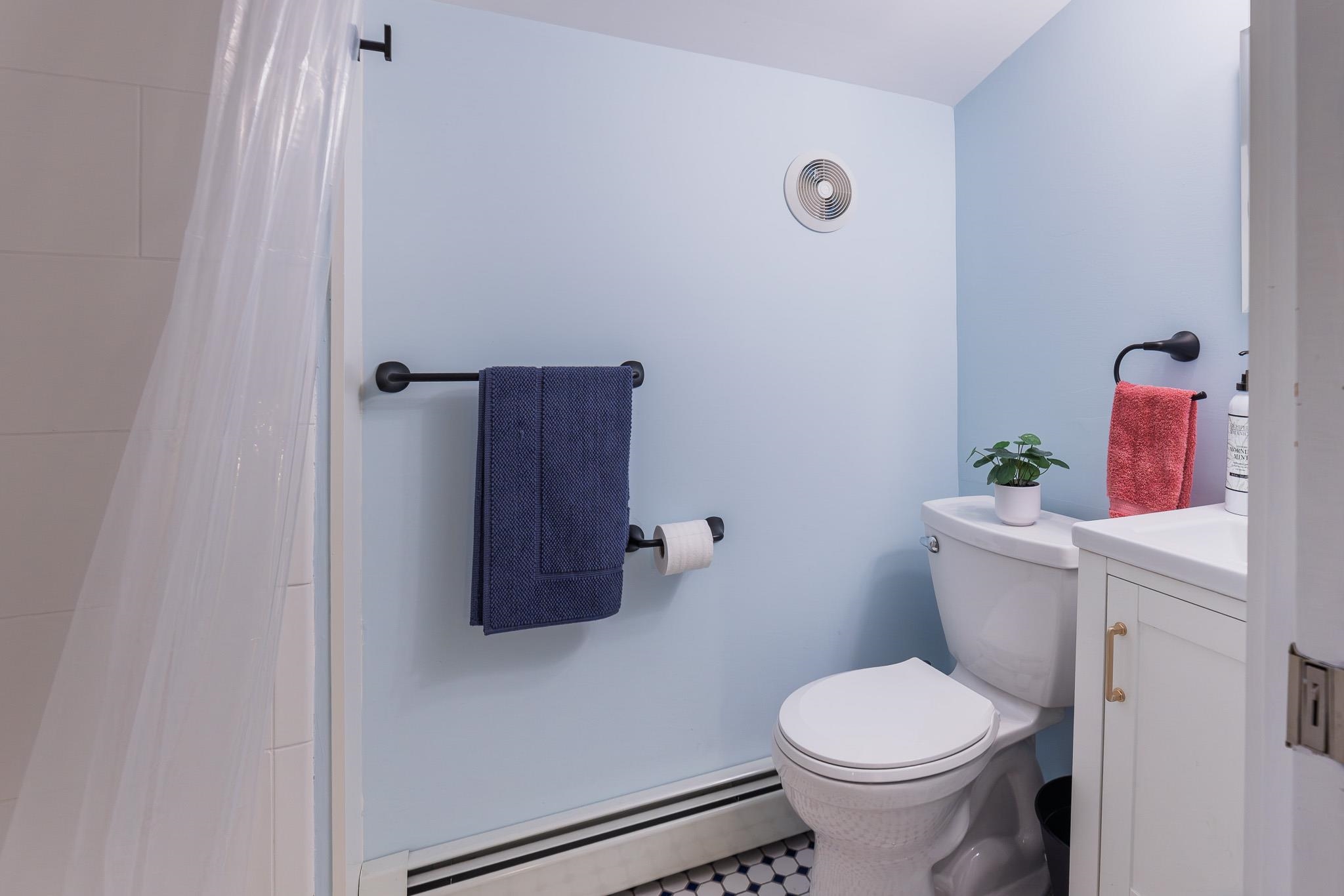 2nd Floor 3/4 Bathroom 25692830