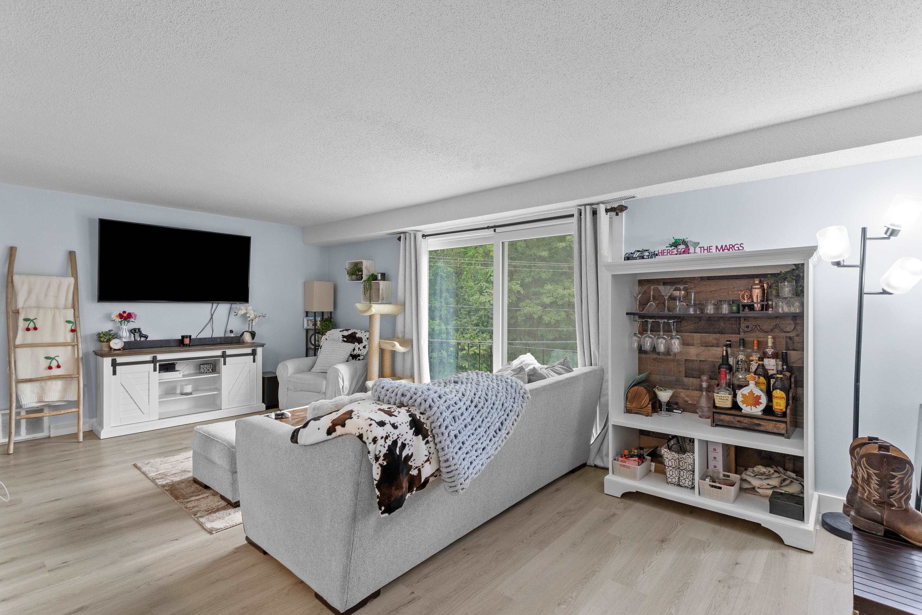 3 Brookside Dr #10, Exeter, NH 03833