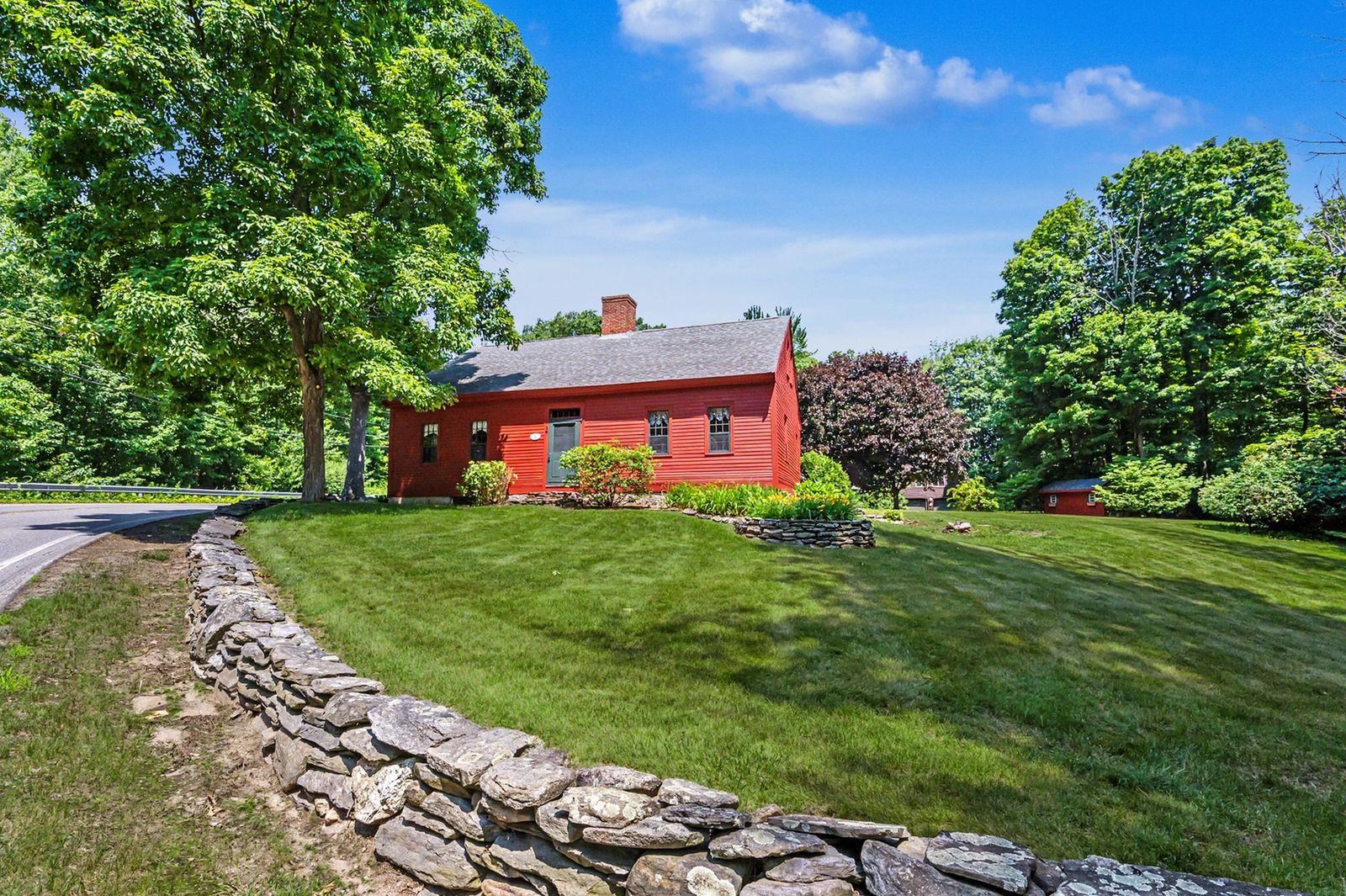 16 Perkins Rd, Londonderry, NH 03053
