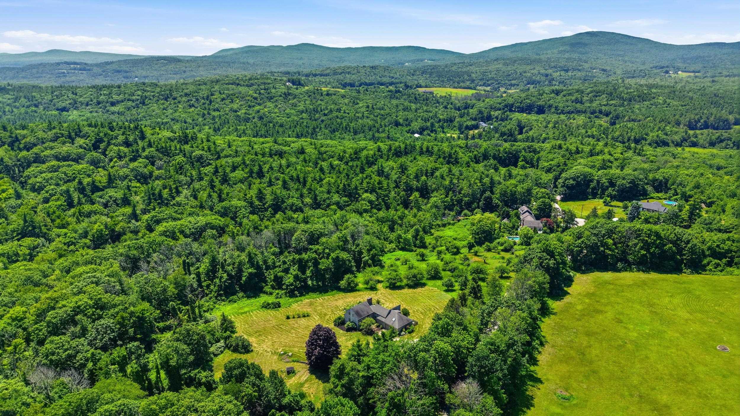 29 Stiles Farm Rd, Wilton, NH 03086