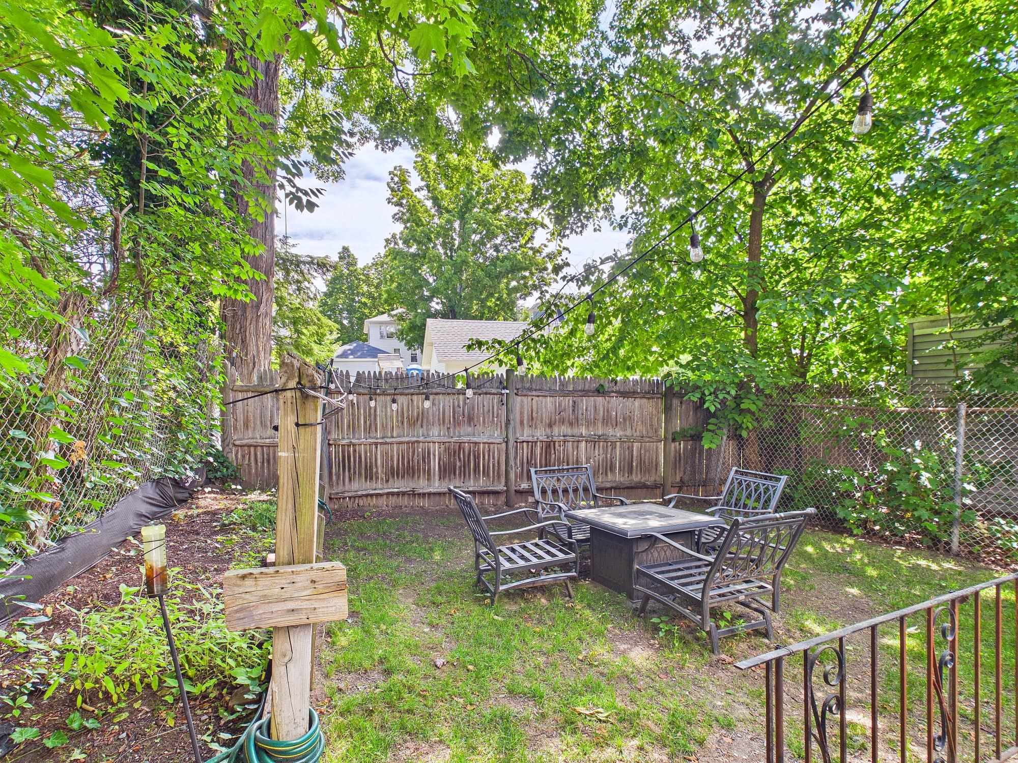 29 Manchester St, Nashua, NH 03064
