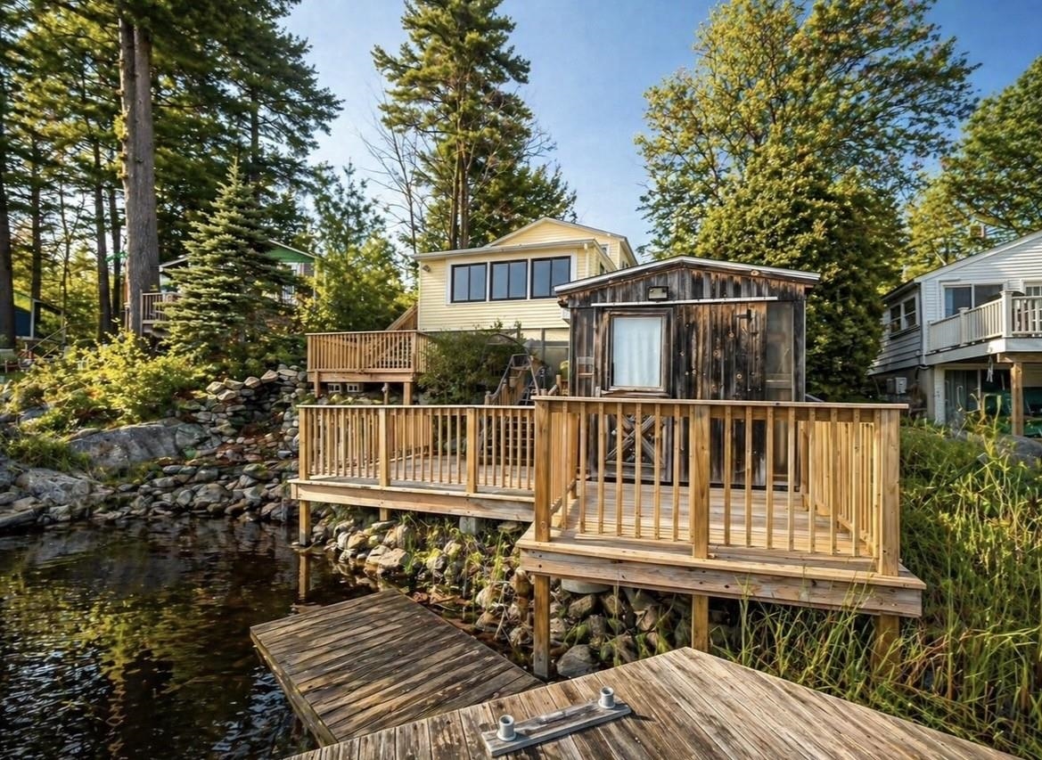 26 W Shore Dr, Raymond, NH 03077