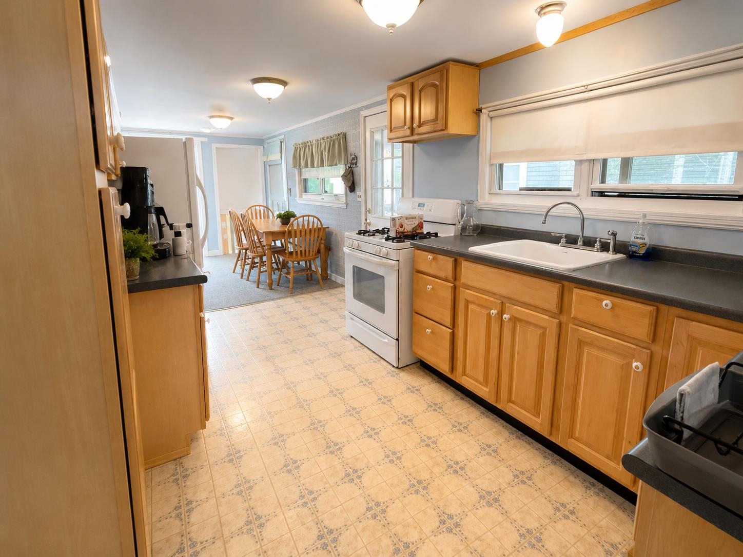 26 W Shore Dr, Raymond, NH 03077