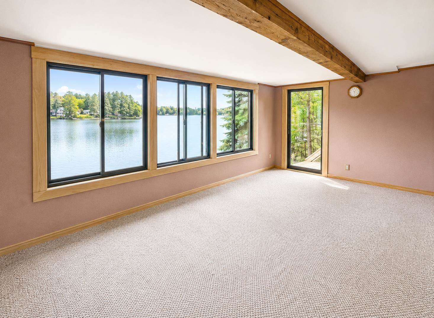 26 W Shore Dr, Raymond, NH 03077