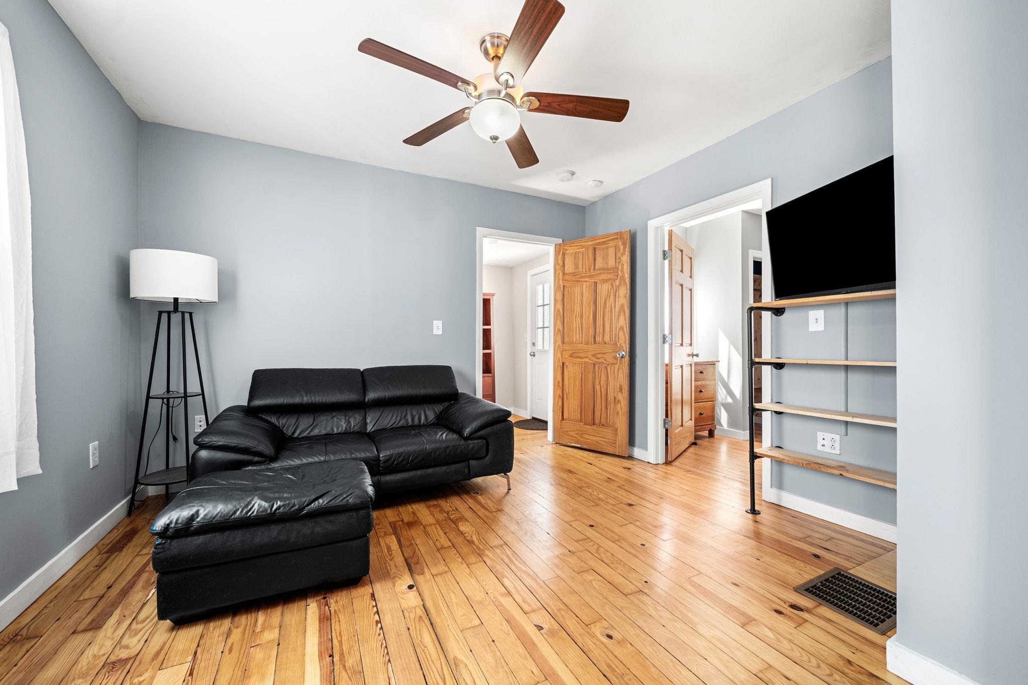 28 Mcduffee St, Rochester, NH 03867