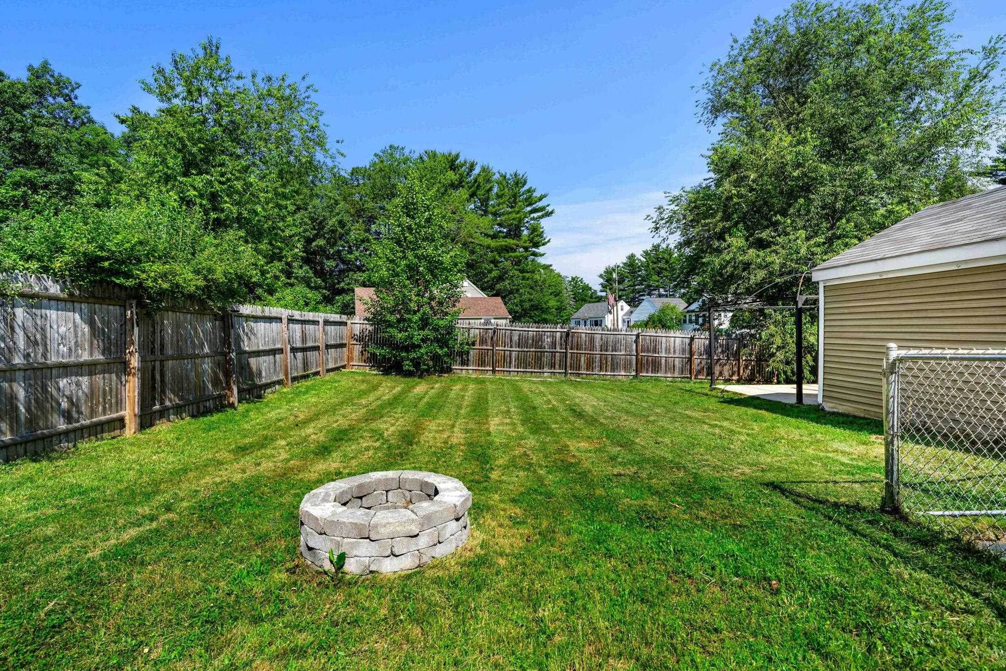 28 Mcduffee St, Rochester, NH 03867