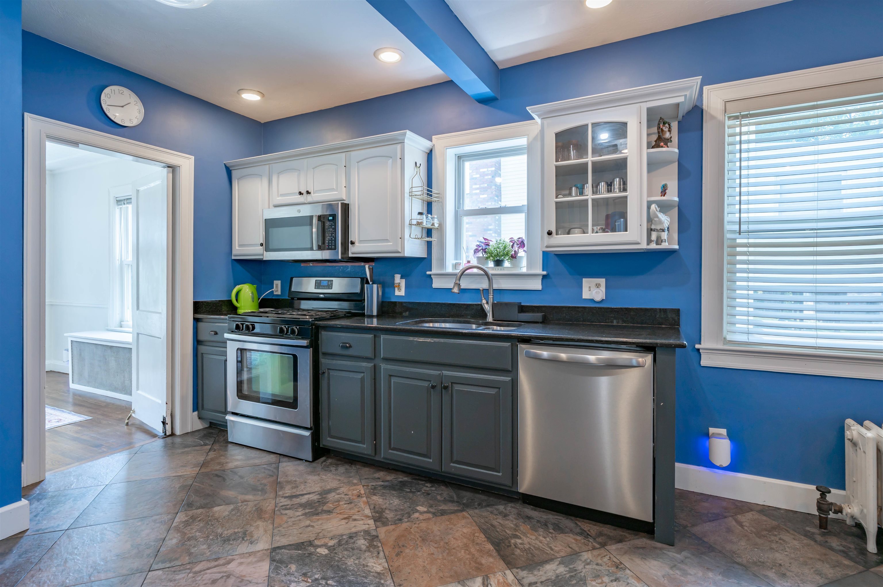 3 Pratt St, Nashua, NH 03060