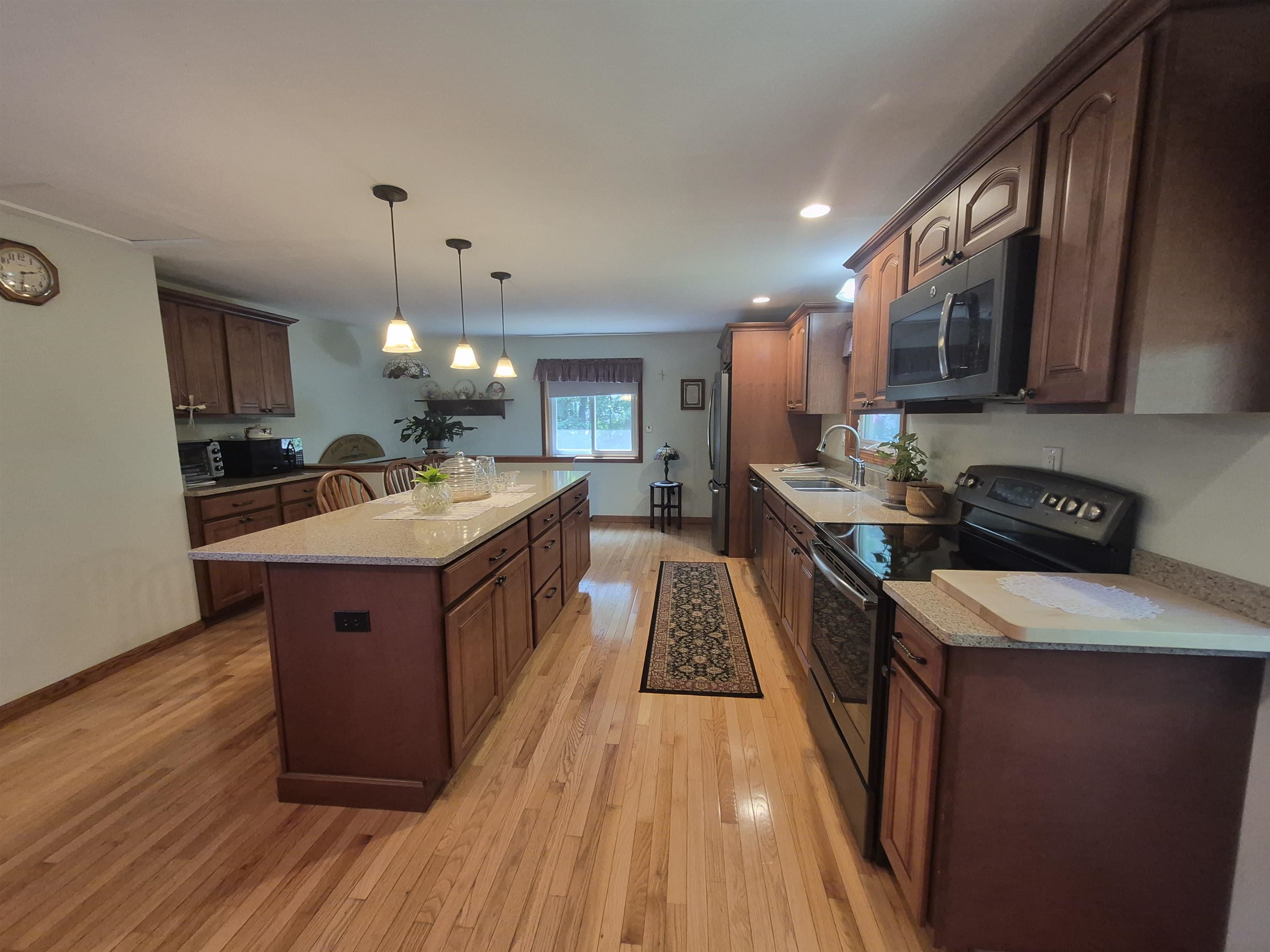 108 Newton Rd, Plaistow, NH 03865