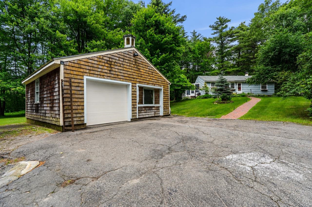 13 Barnard Hill Rd, Dunbarton, NH 03046