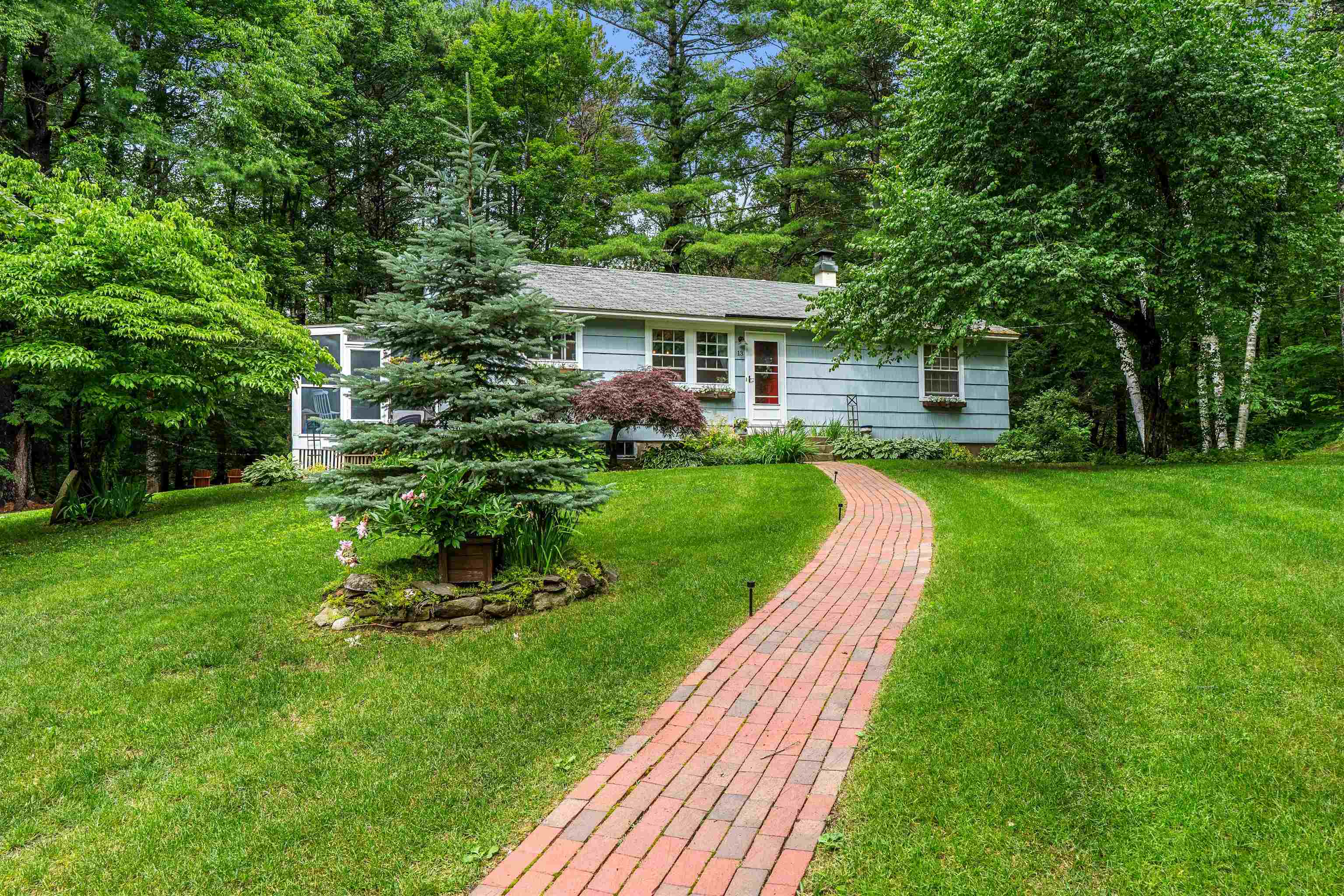 13 Barnard Hill Rd, Dunbarton, NH 03046