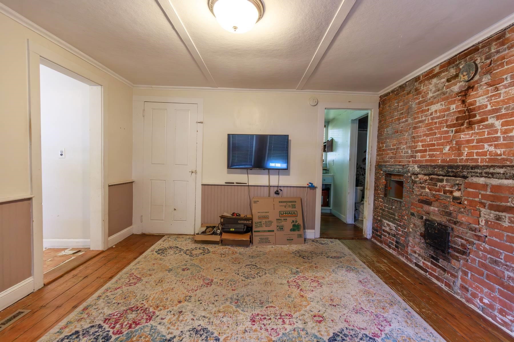 12 Wilder St, Peterborough, NH 03458