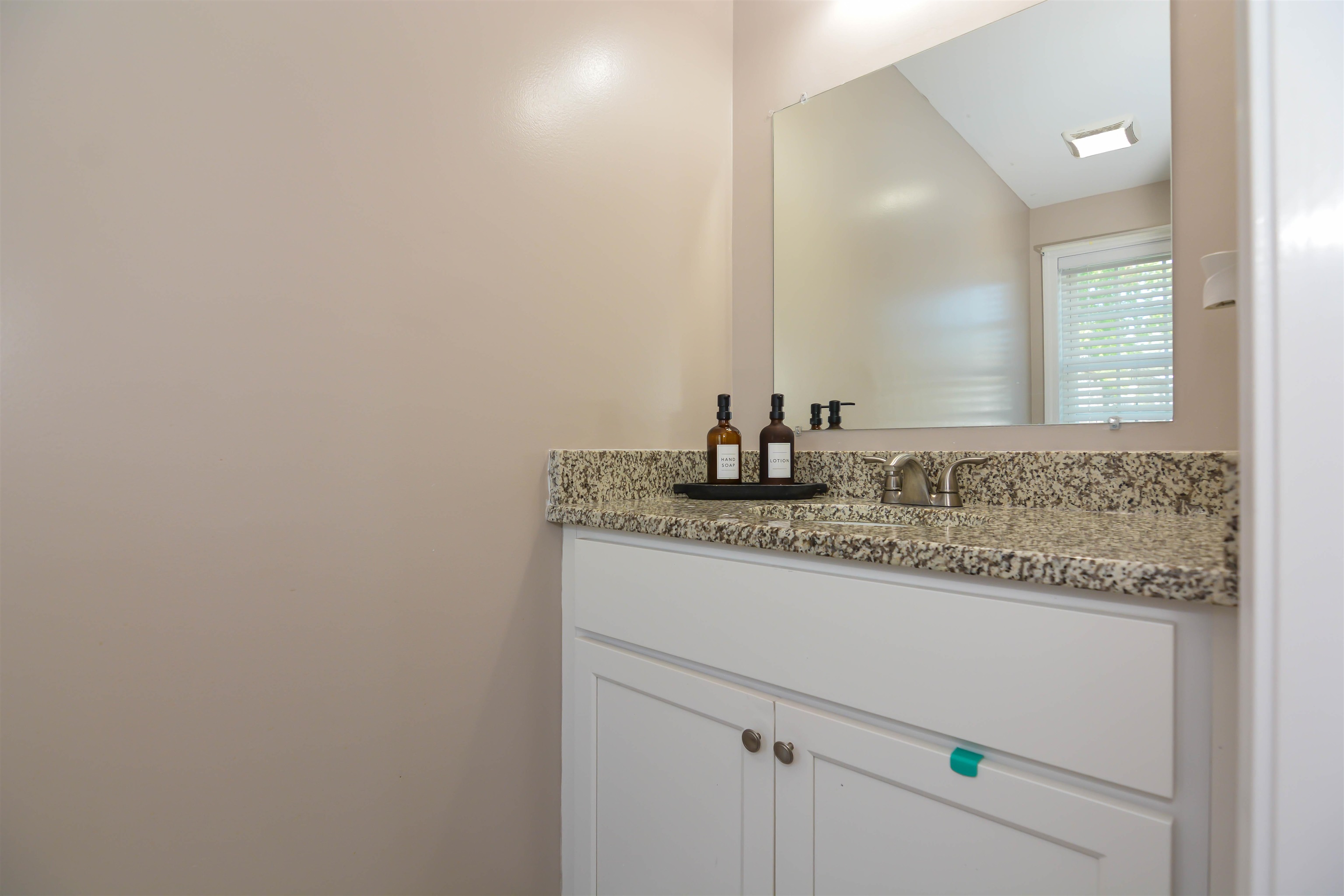 35 Cross St, Allenstown, NH 03275