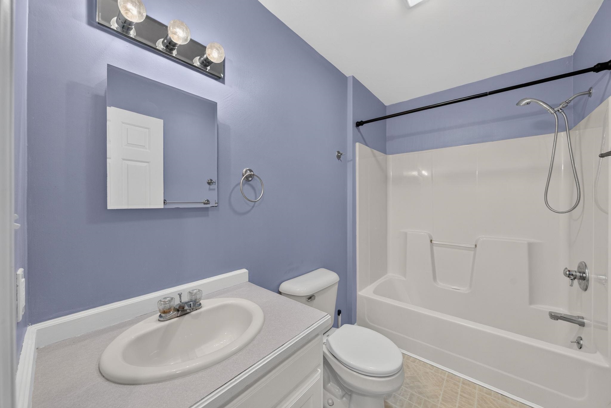 148 Old Wolfeboro Rd, Alton, NH 03809