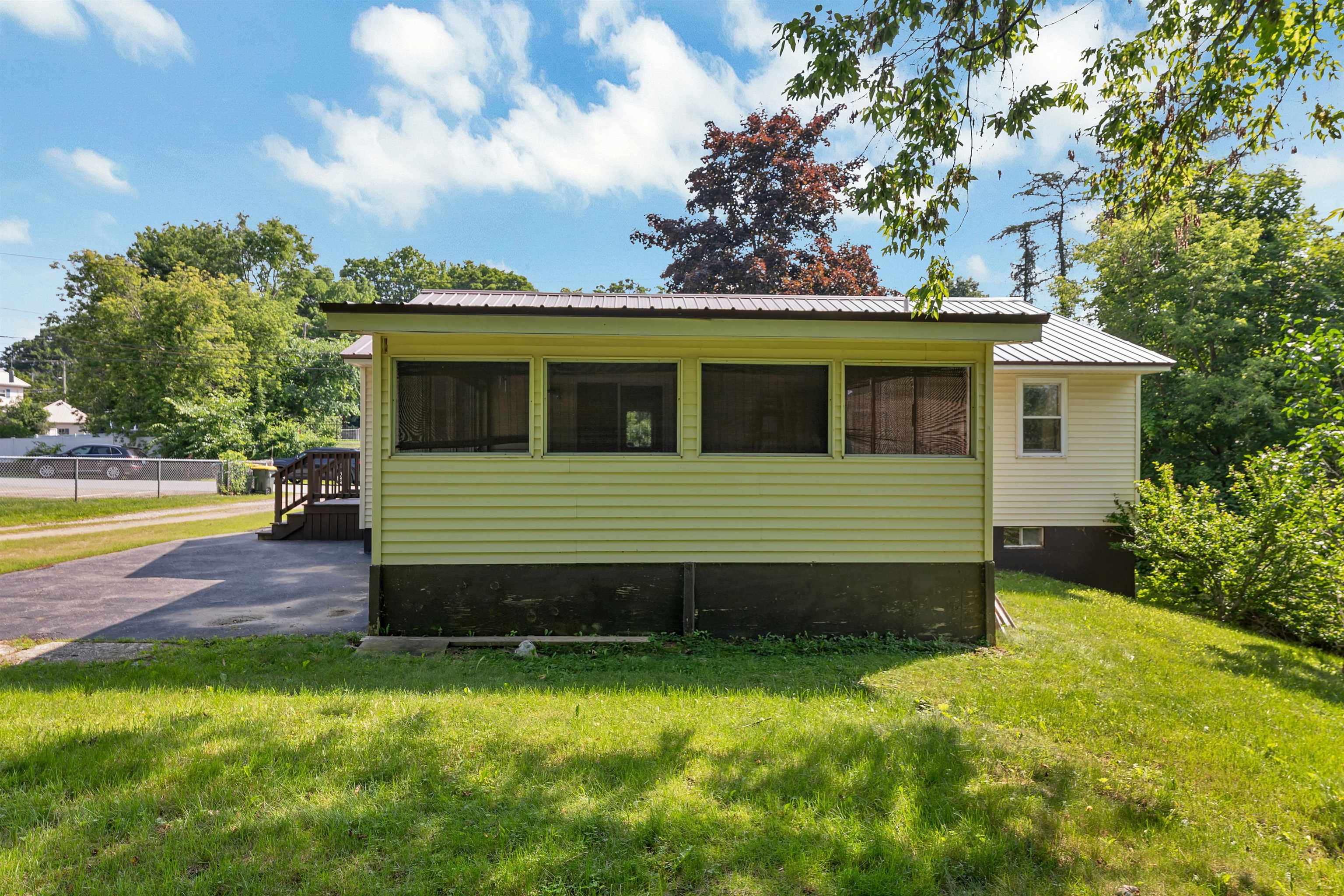 23 Merrimac St, Laconia, NH 03246