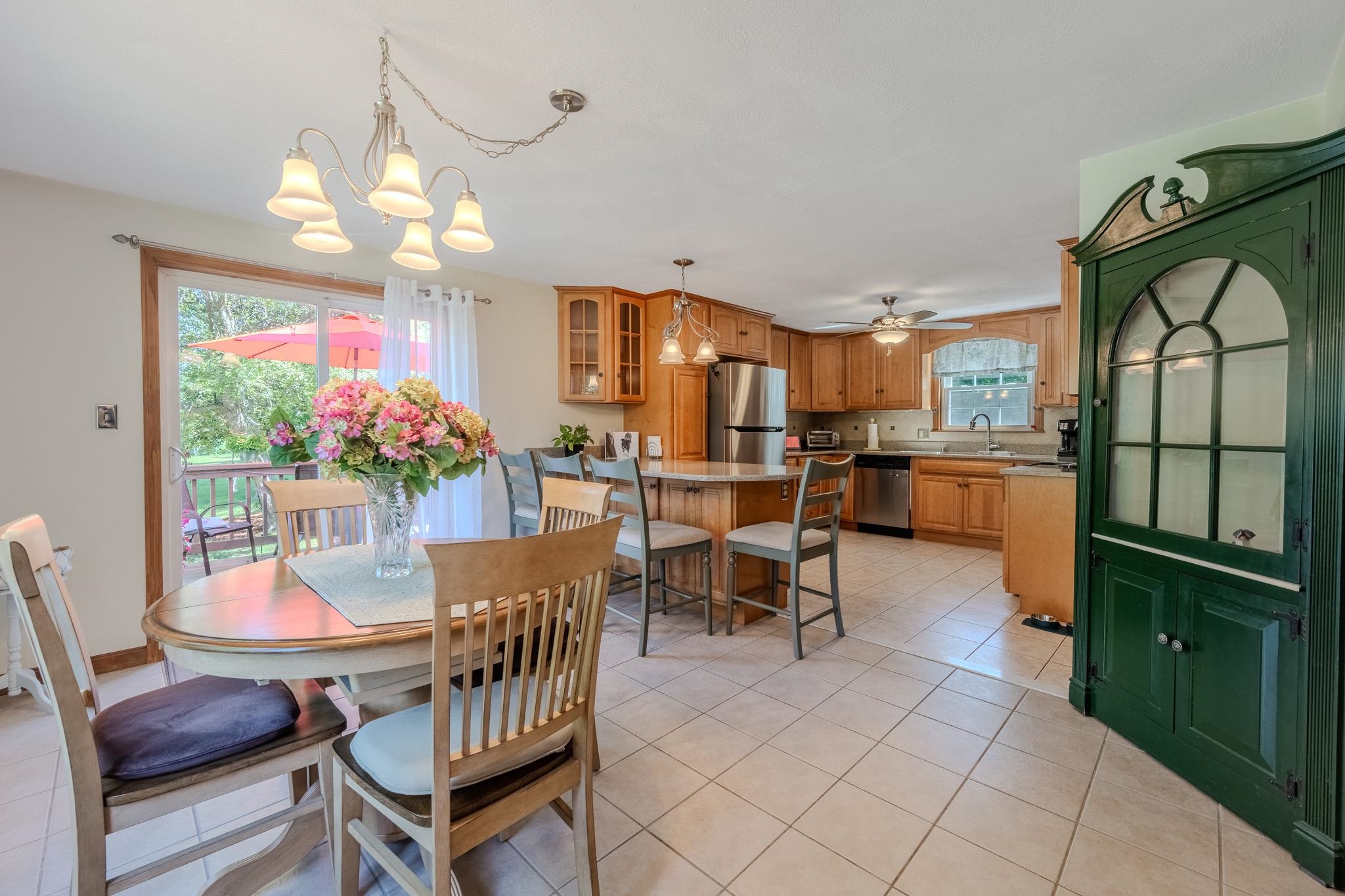 2 Paula Ave, Londonderry, NH 03053