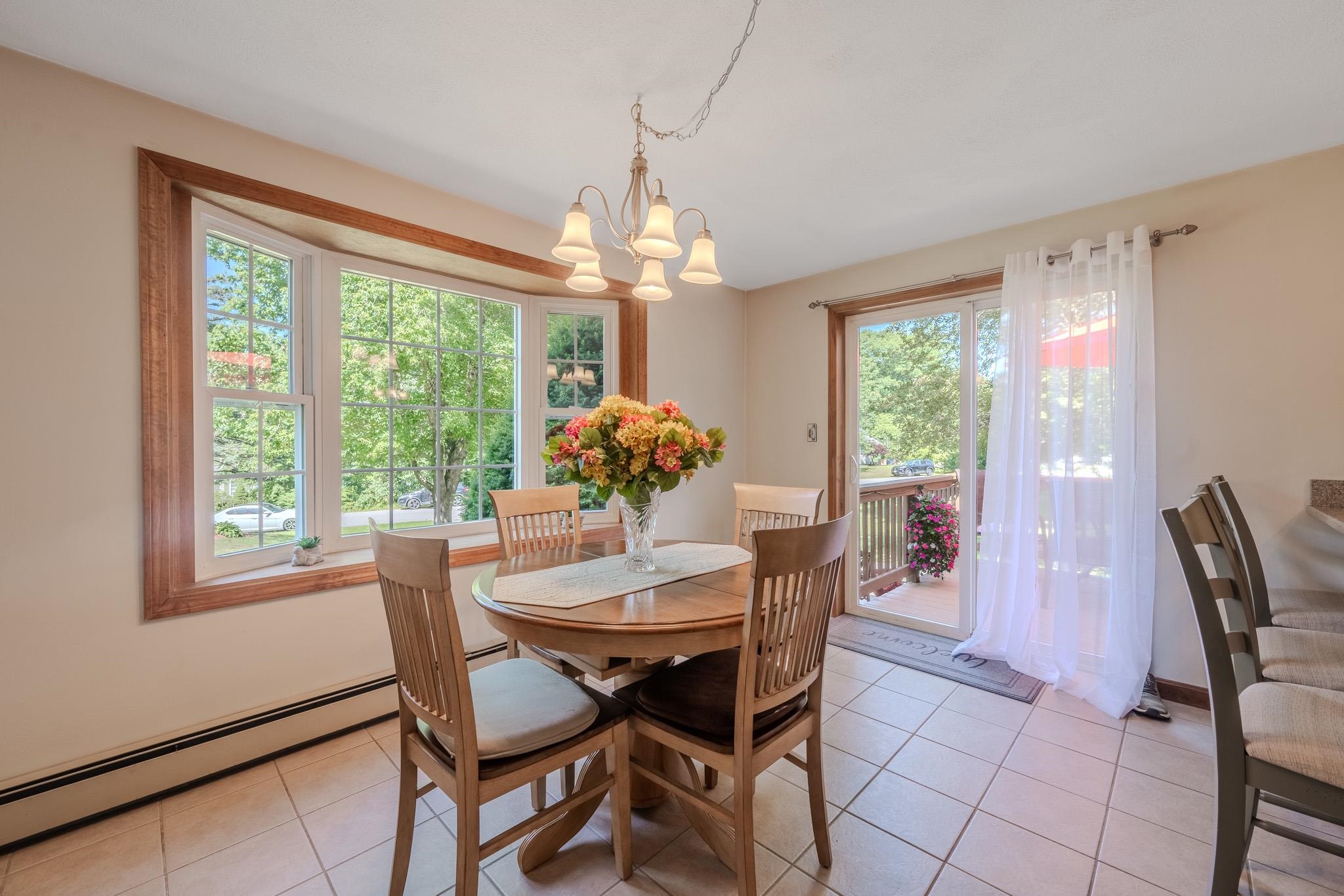 2 Paula Ave, Londonderry, NH 03053