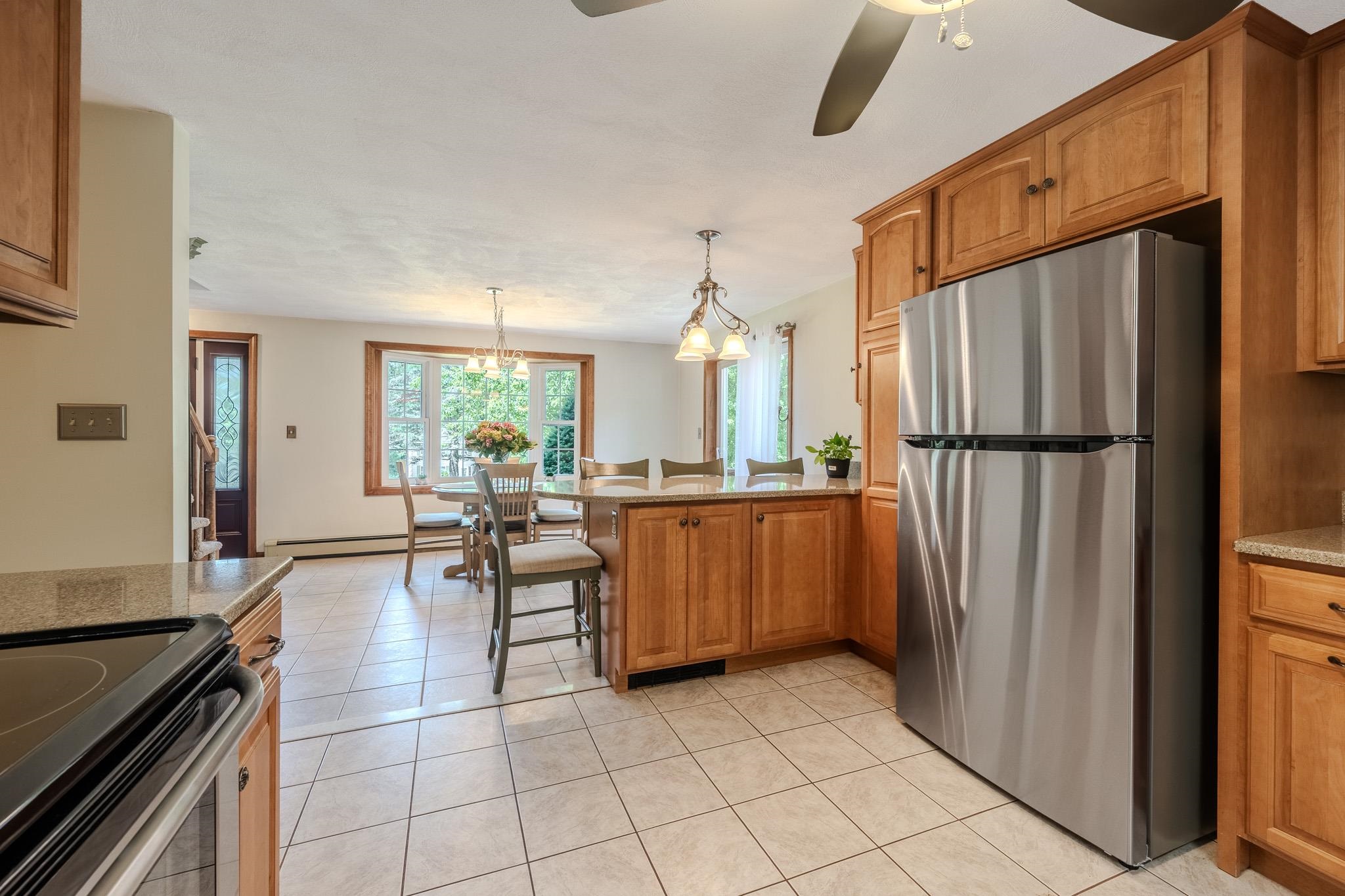 2 Paula Ave, Londonderry, NH 03053